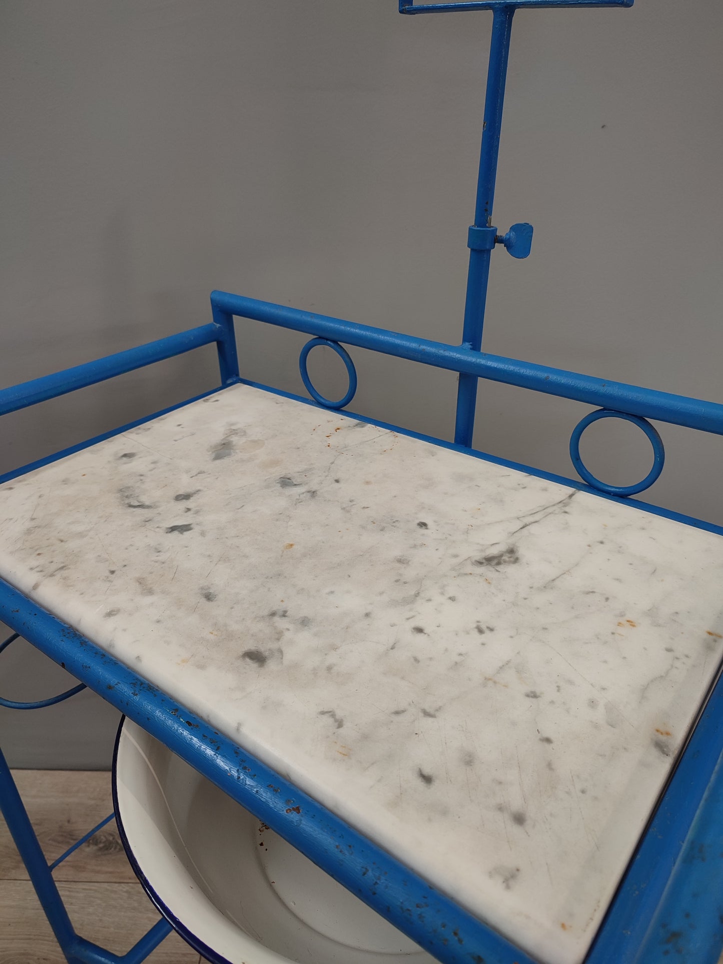 60095 Toletta catino in ferro blu con marmo