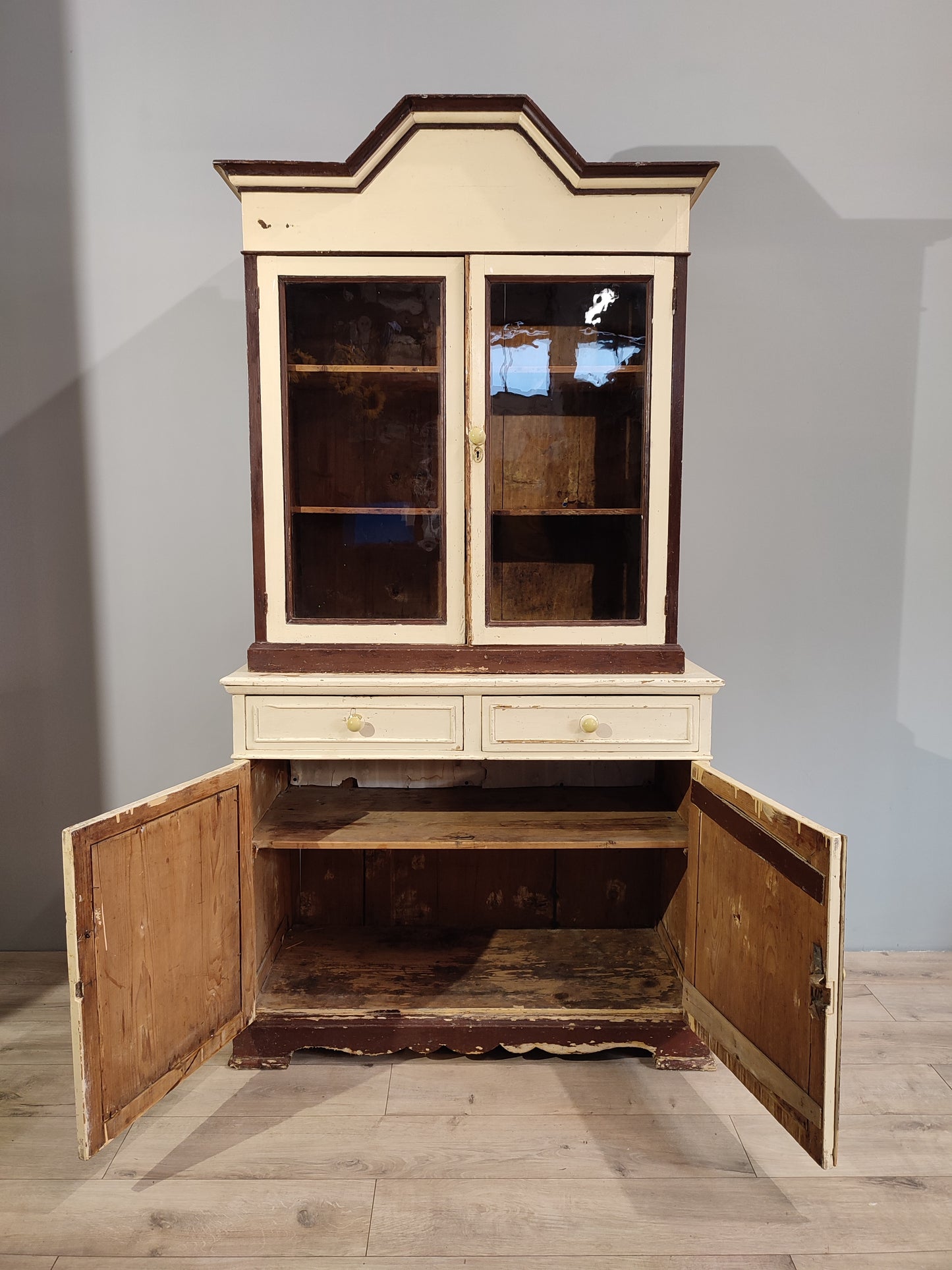 60164 Credenza in legno marrone e bianca
