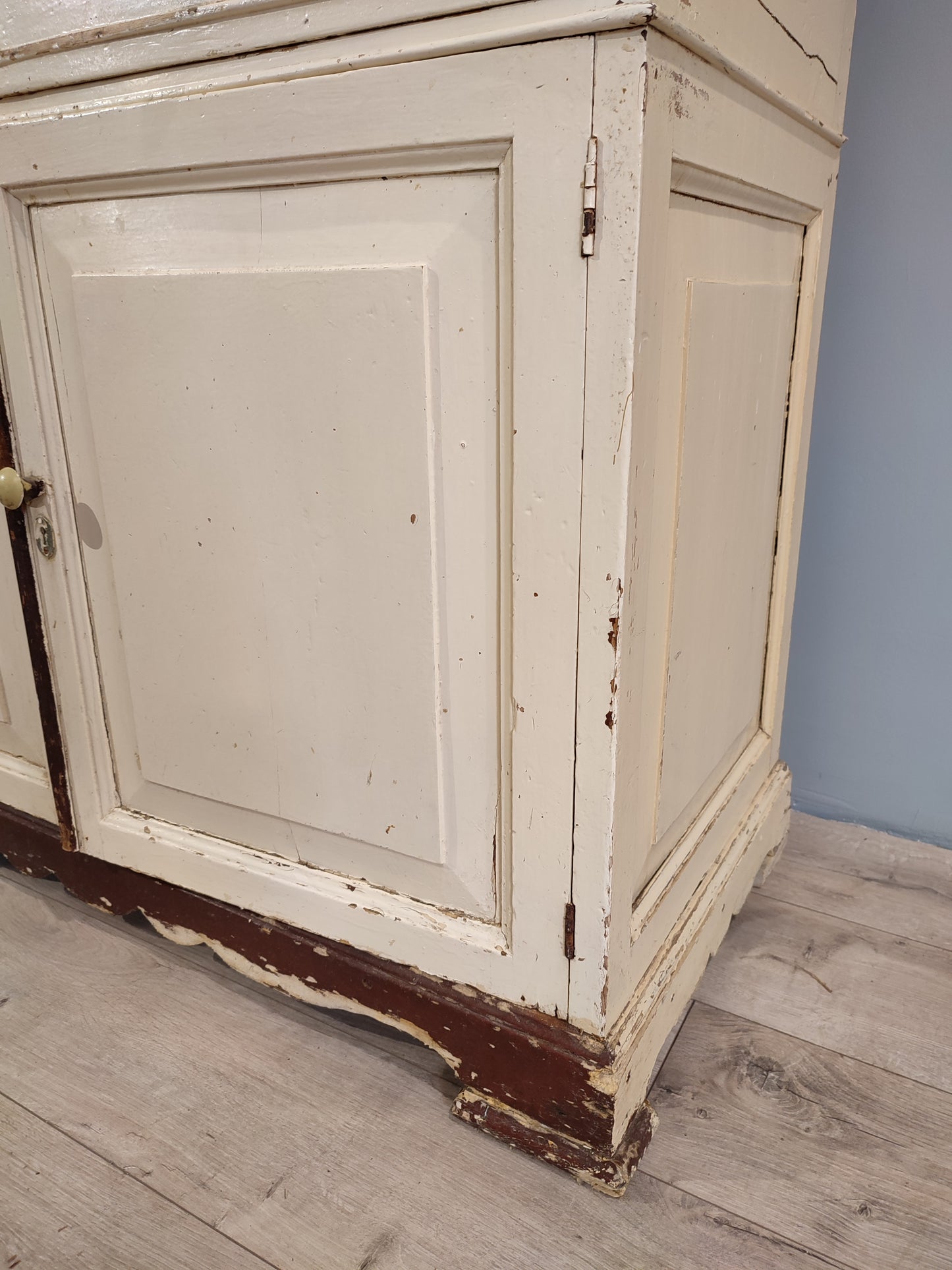 60164 Credenza in legno marrone e bianca