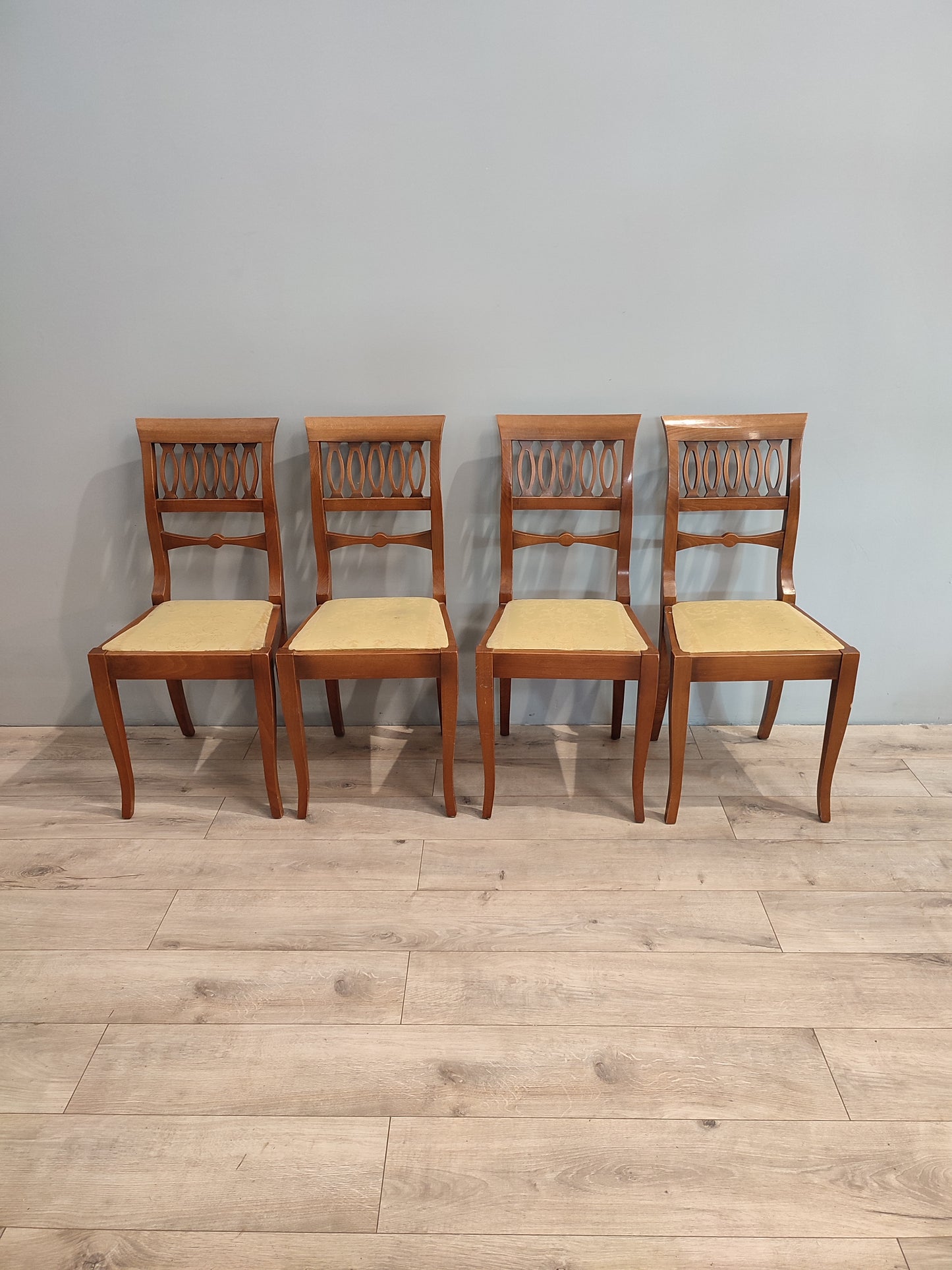 60862 Set n 4 sedie in legno con seduta in tessuto