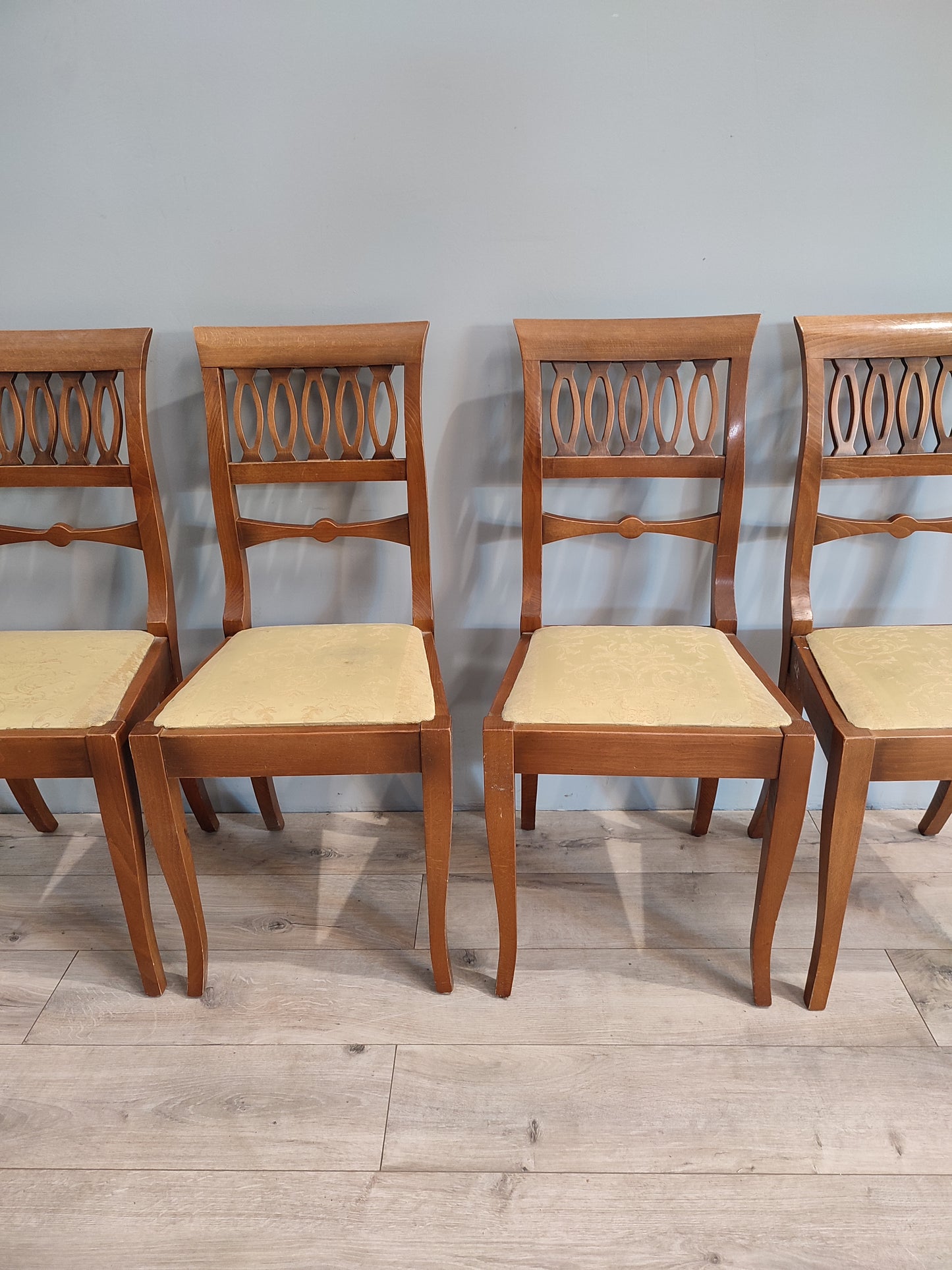 60862 Set n 4 sedie in legno con seduta in tessuto