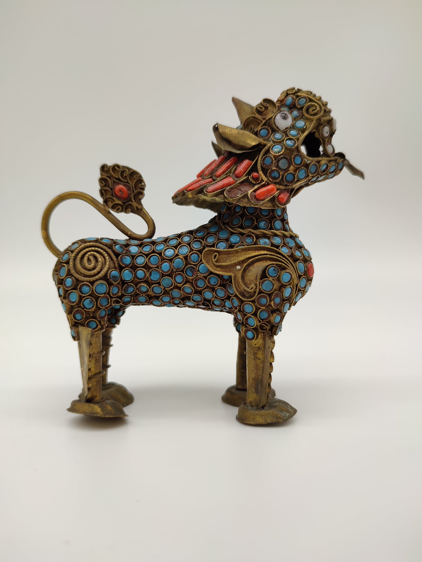 61670 Porta tabacco da fiuto cane di Foo cloisonné in ottone e decorazioni in turchese e corallo