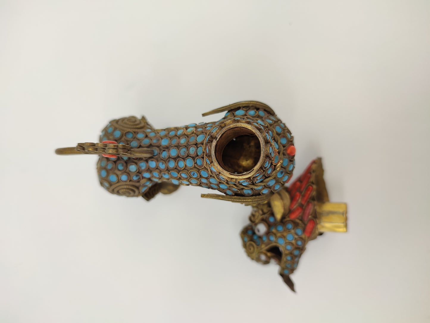 61670 Porta tabacco da fiuto cane di Foo cloisonné in ottone e decorazioni in turchese e corallo