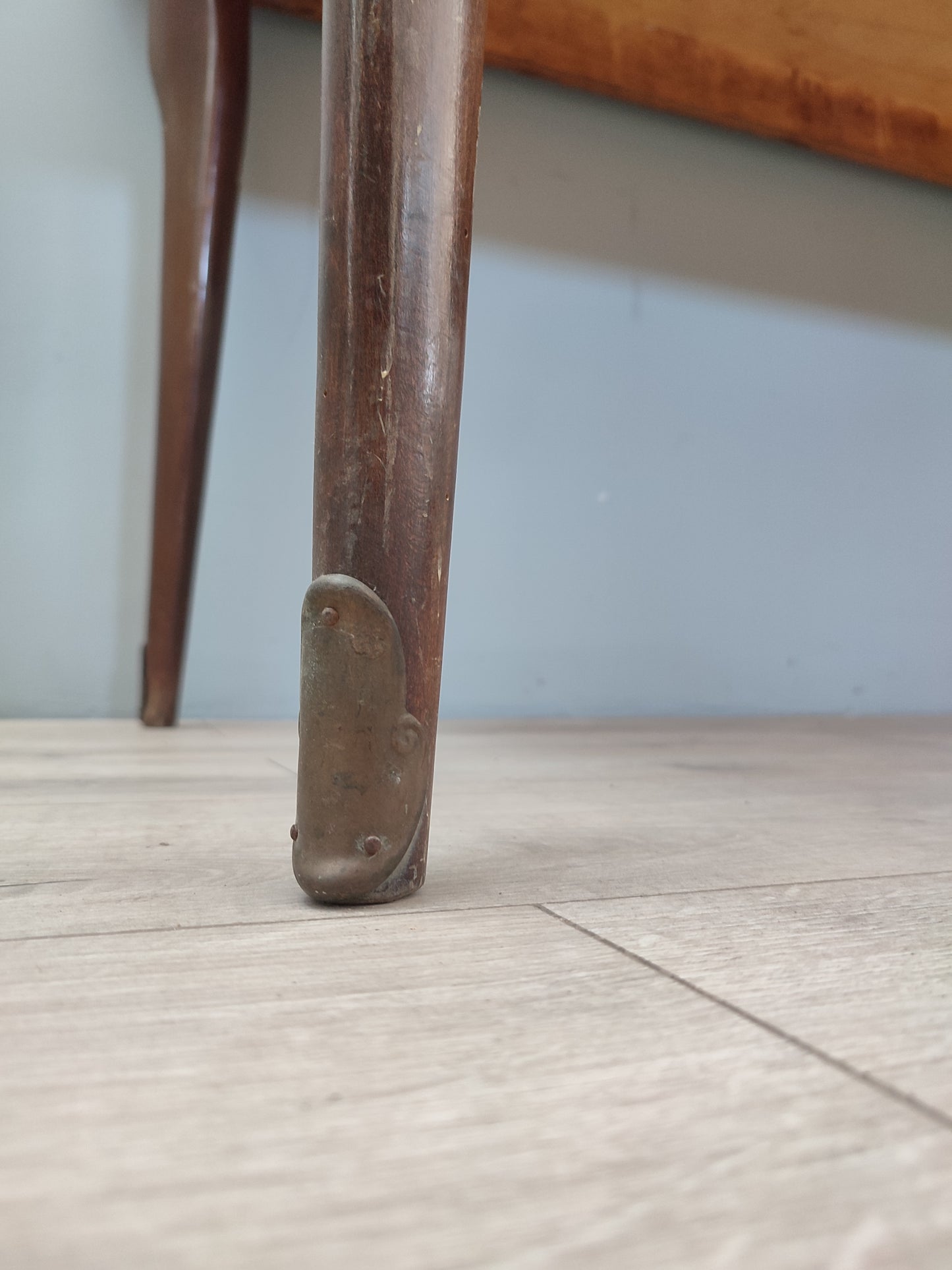 63243 Tavolo anni '50 in legno con piano bianco