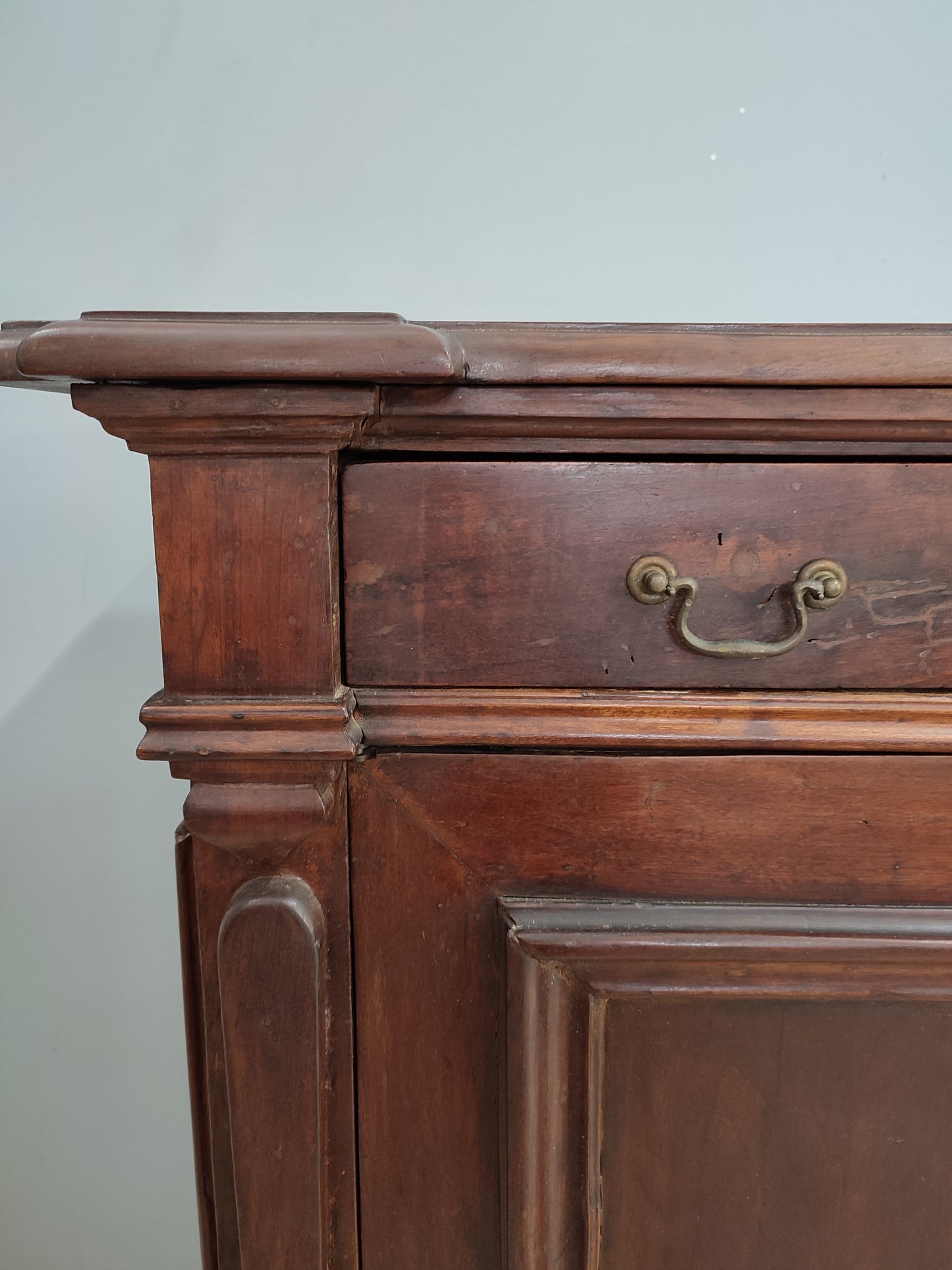 65928 Credenza due sportelli in legno massello