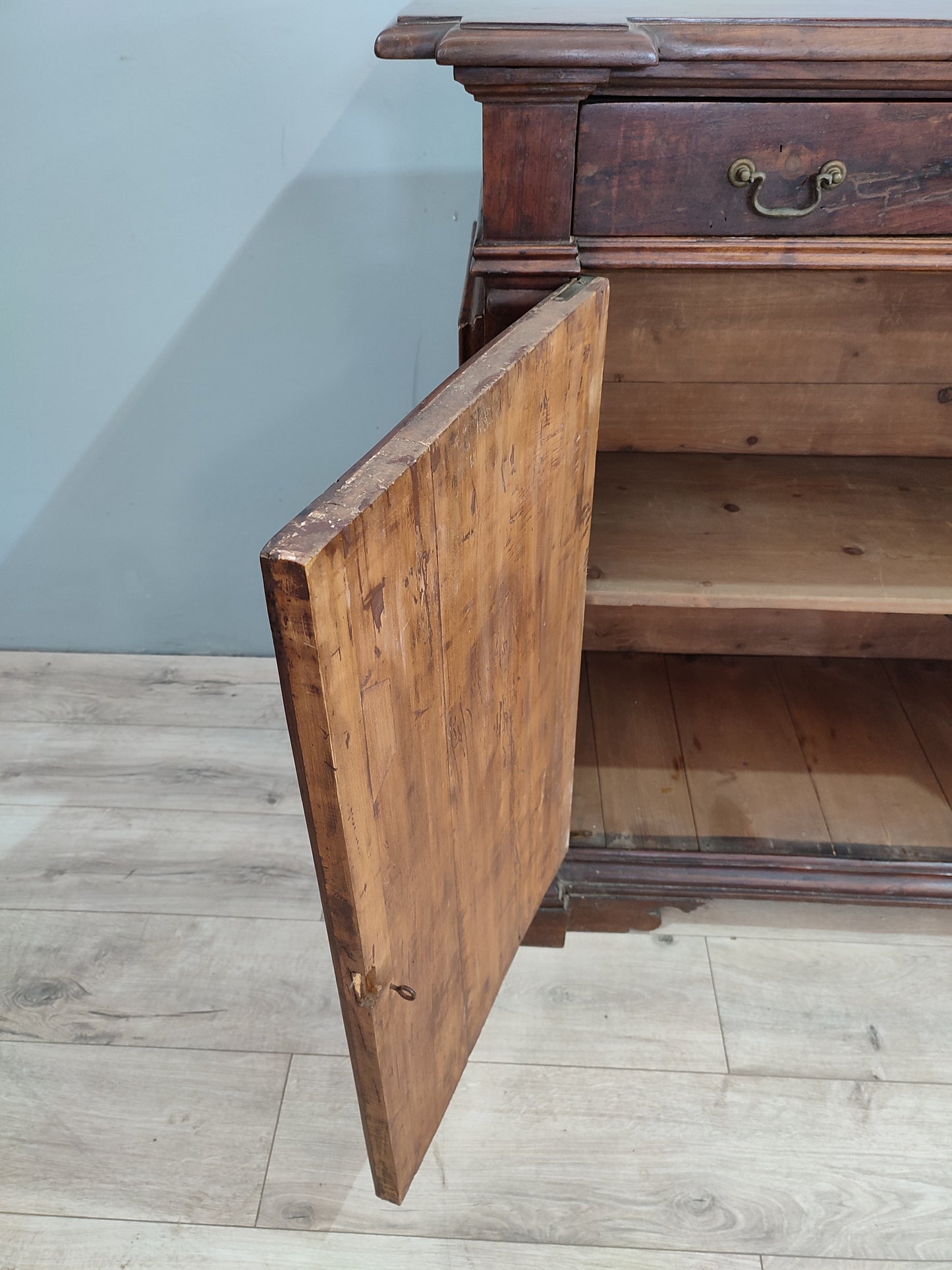65928 Credenza due sportelli in legno massello