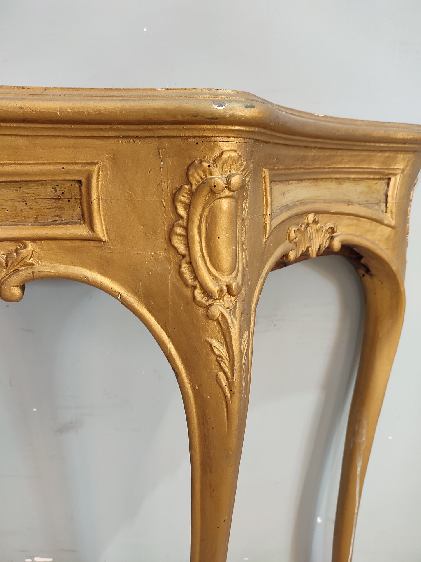 68604 Console dorata in legno