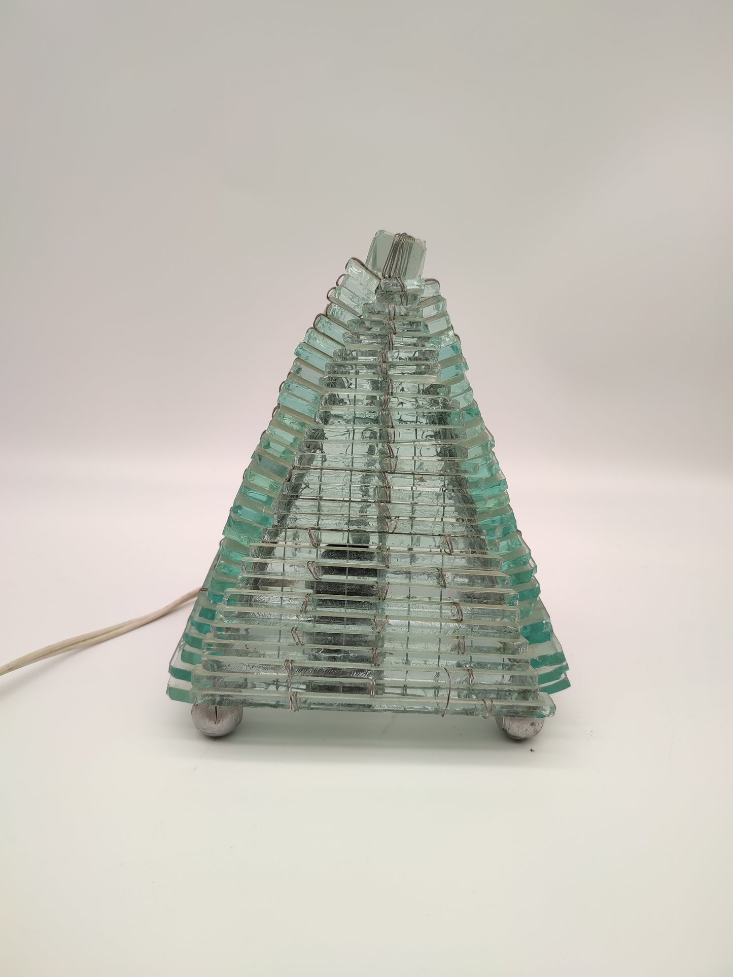 69739 Lampada piramide in tasselli di vetro anni '80, Italy