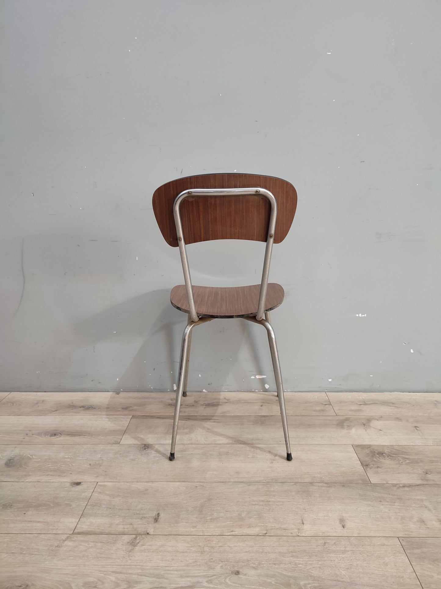 70698 Sedia in formica marrone