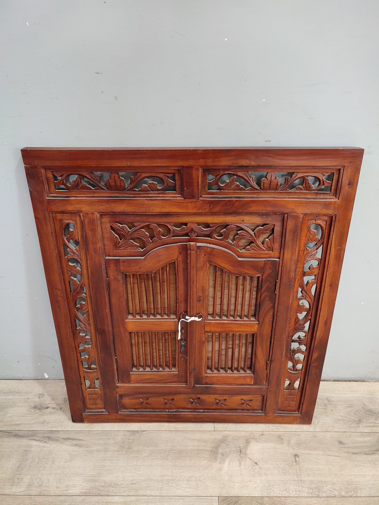 70793 Cornice etnica con finestrella