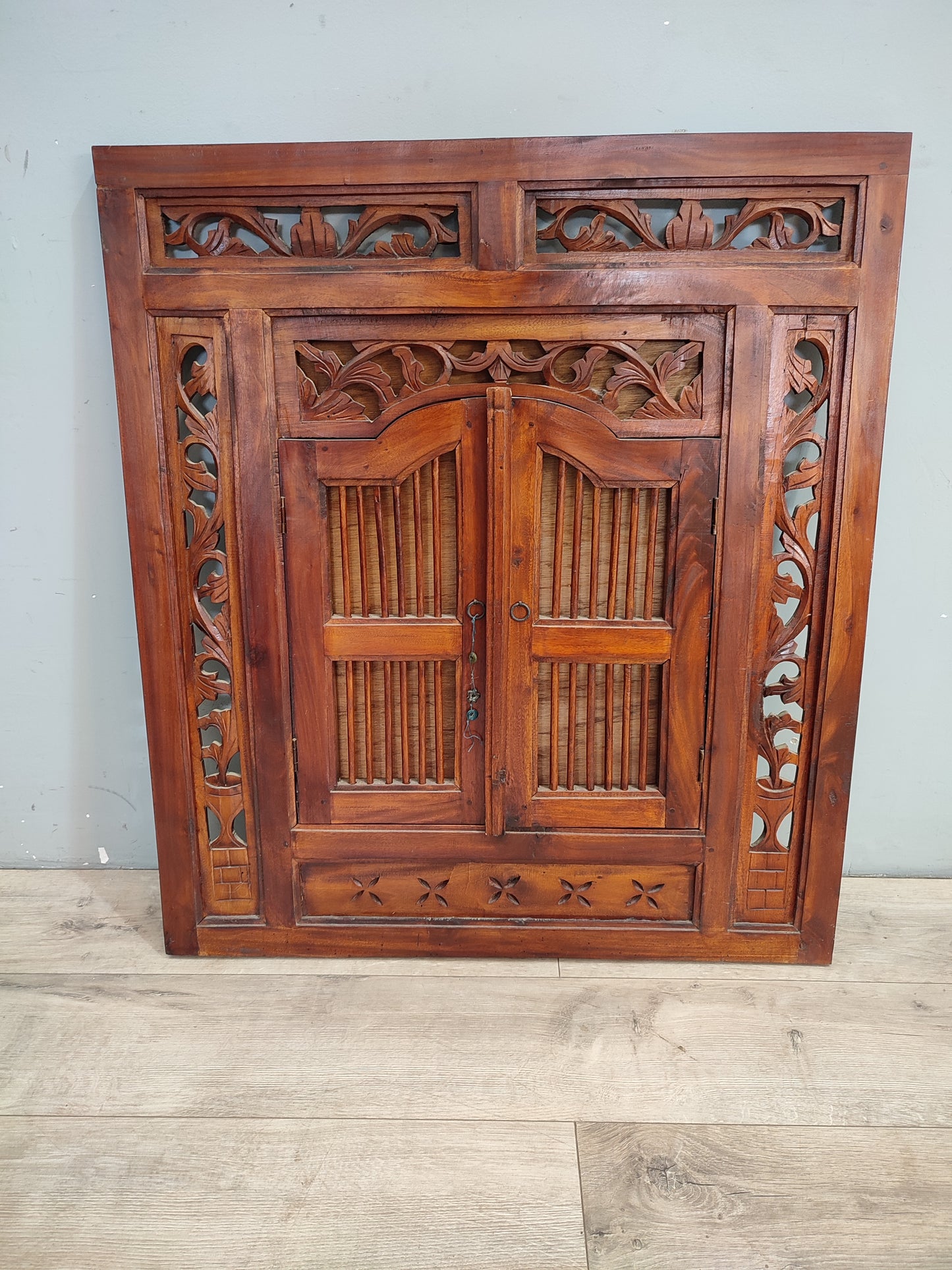 70793 Cornice etnica con finestrella