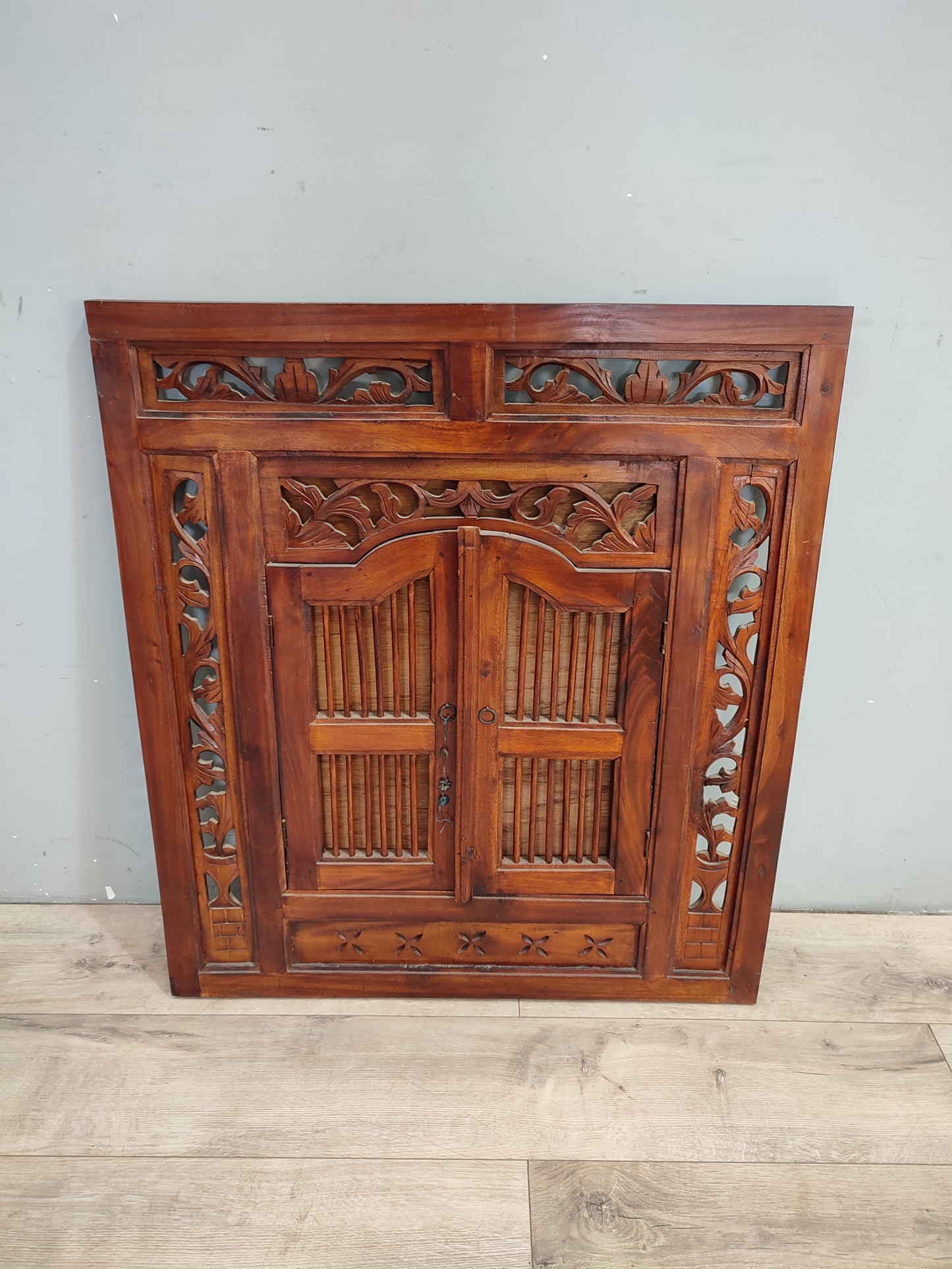 70793 Cornice etnica con finestrella