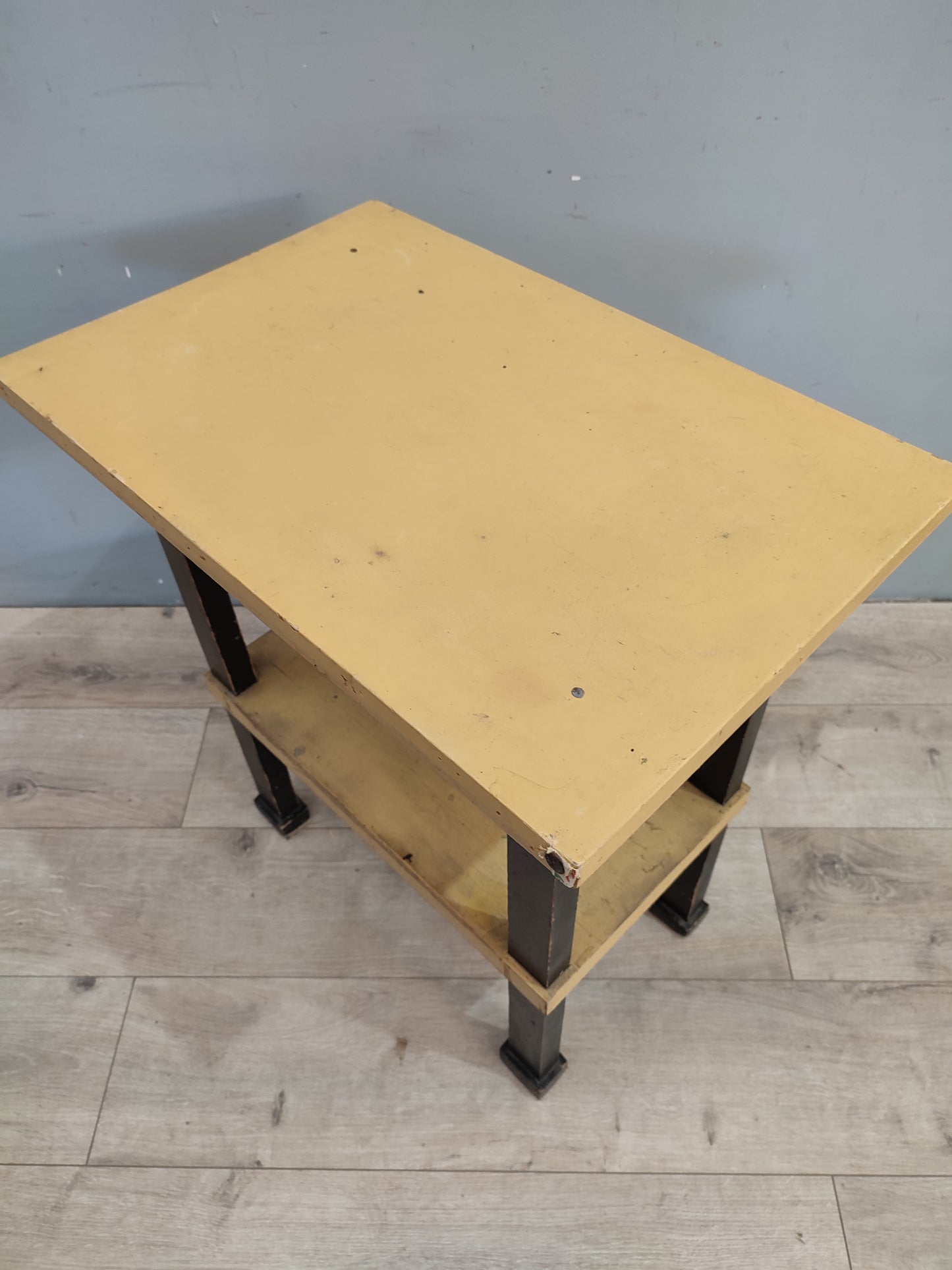 71285 Tavolino da salotto giallo e nero
