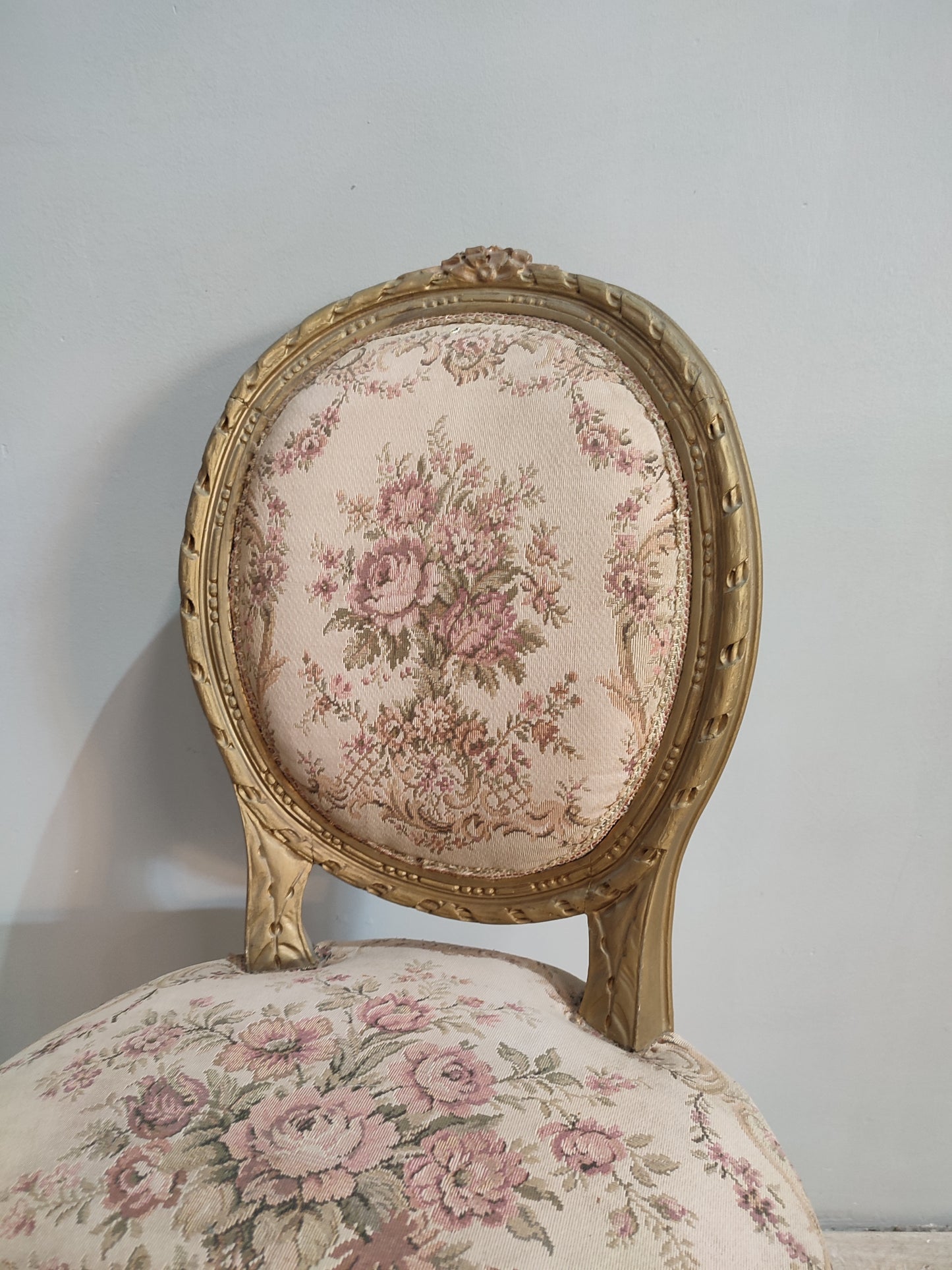 73804 Sedia in legno dorato con tessuto a fiori