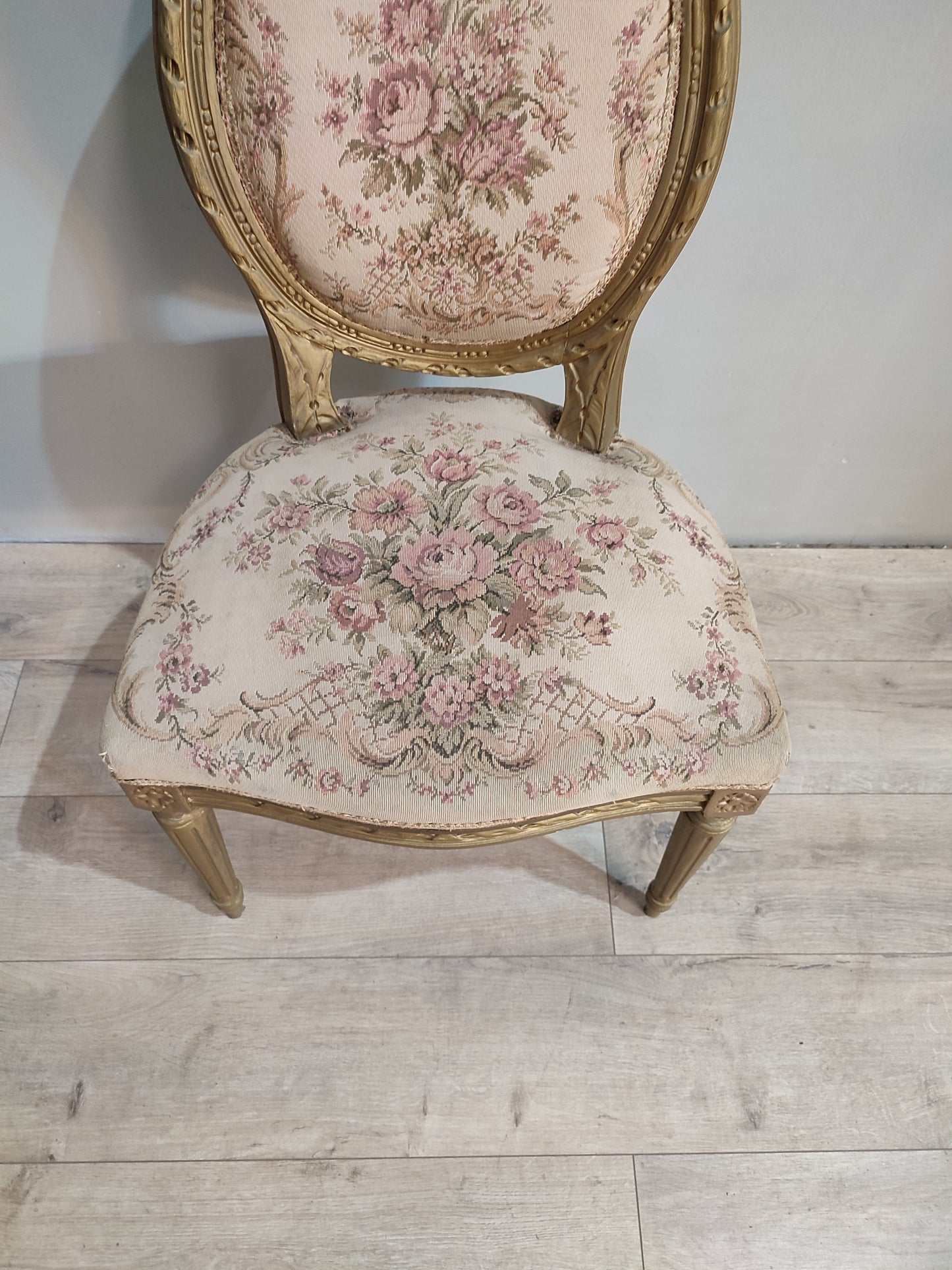 73804 Sedia in legno dorato con tessuto a fiori