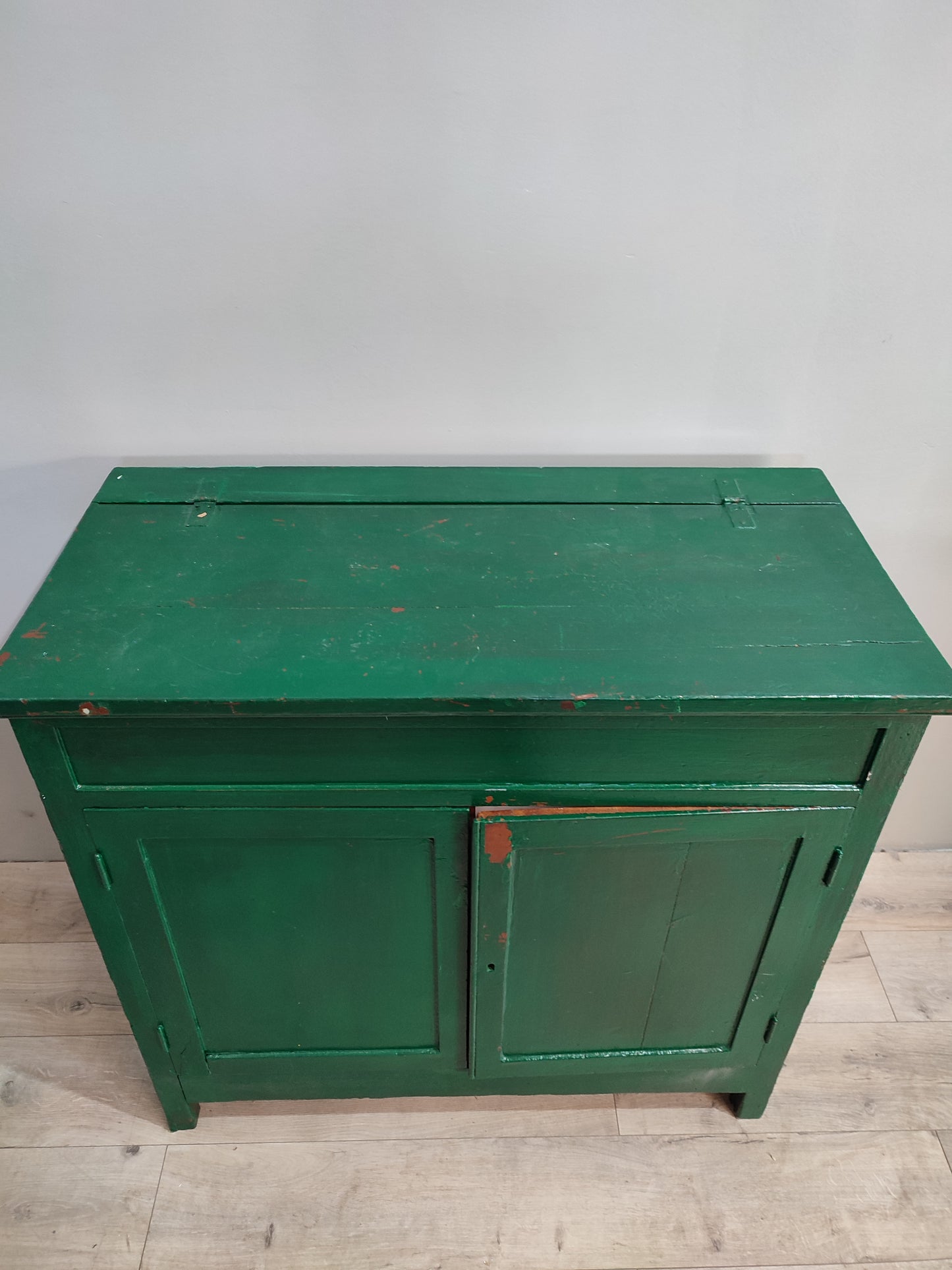 74010 Madia verde in legno con interno bianco