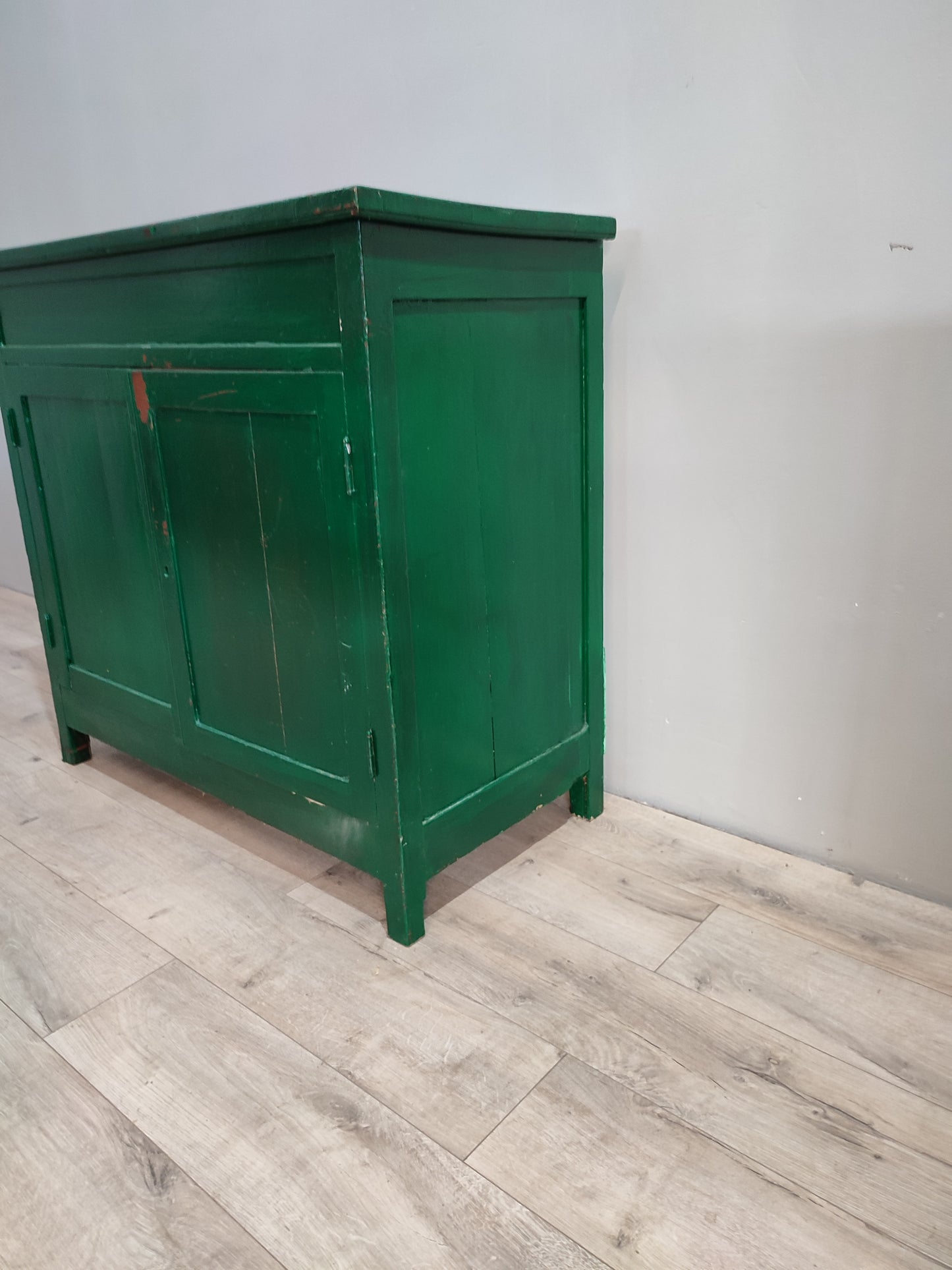 74010 Madia verde in legno con interno bianco