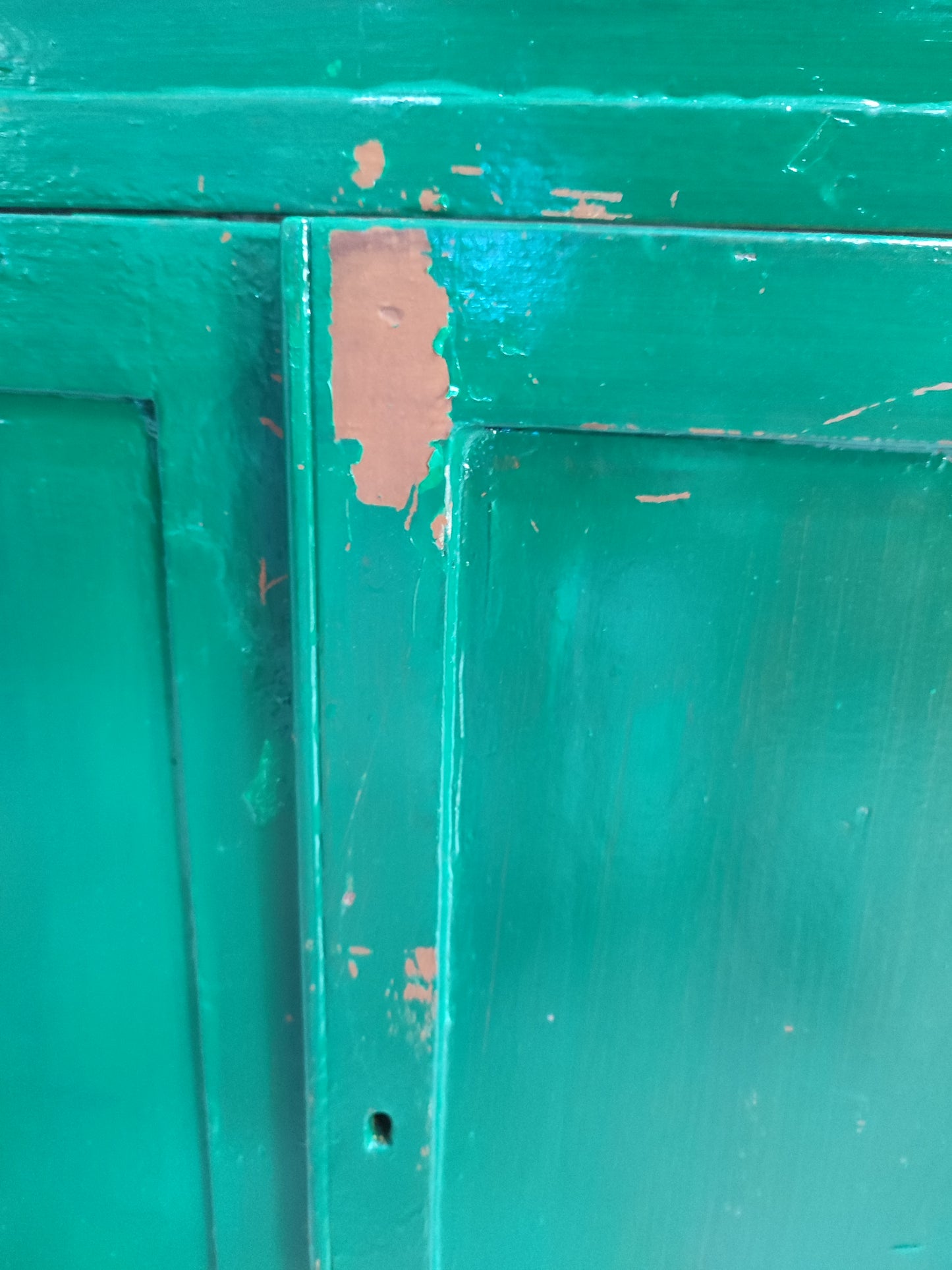 74010 Madia verde in legno con interno bianco
