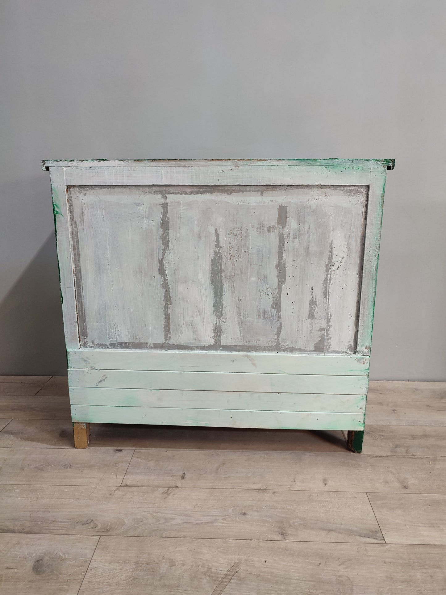 74010 Madia verde in legno con interno bianco
