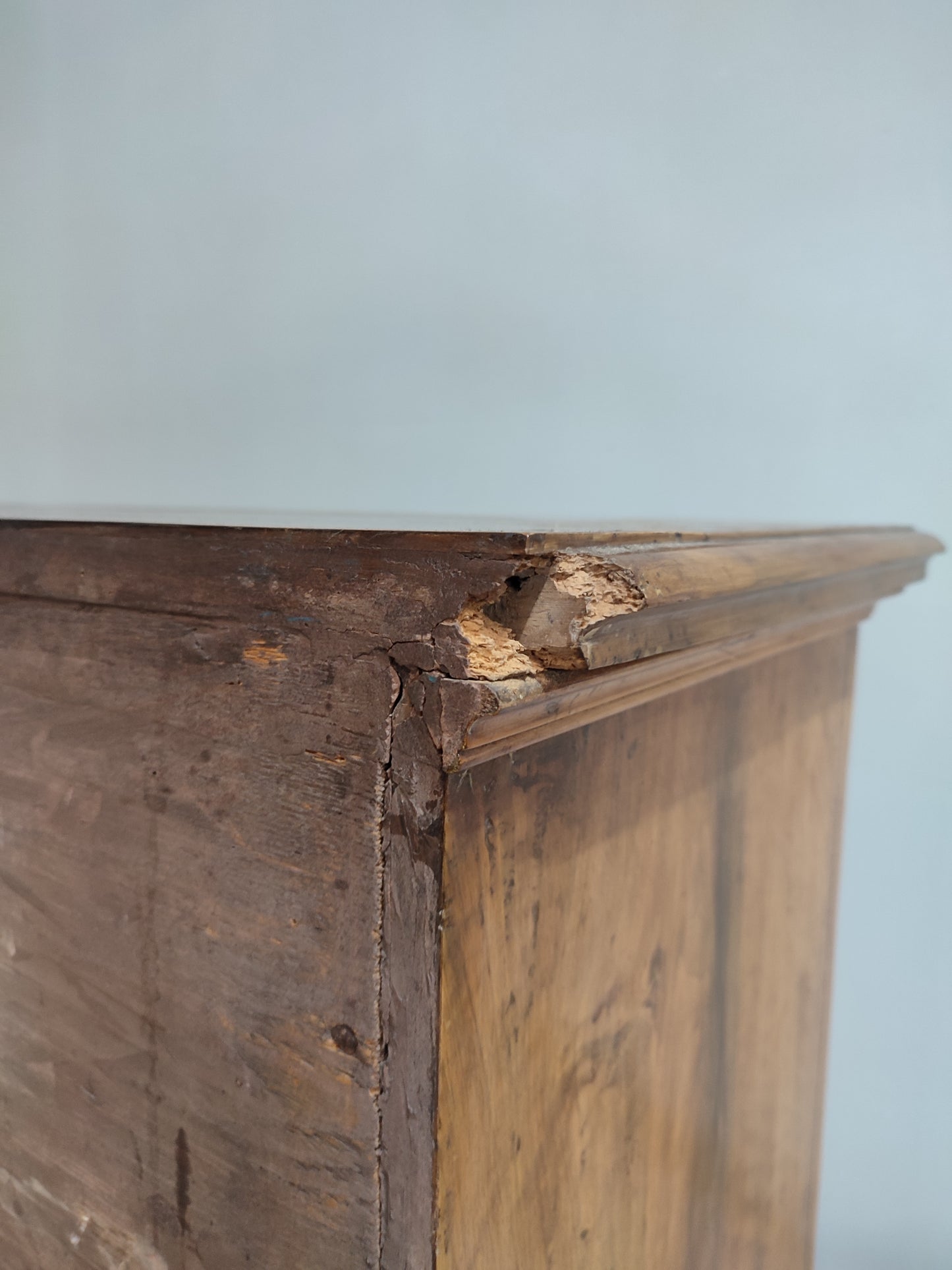 74190 Stipo un'anta in legno chiaro