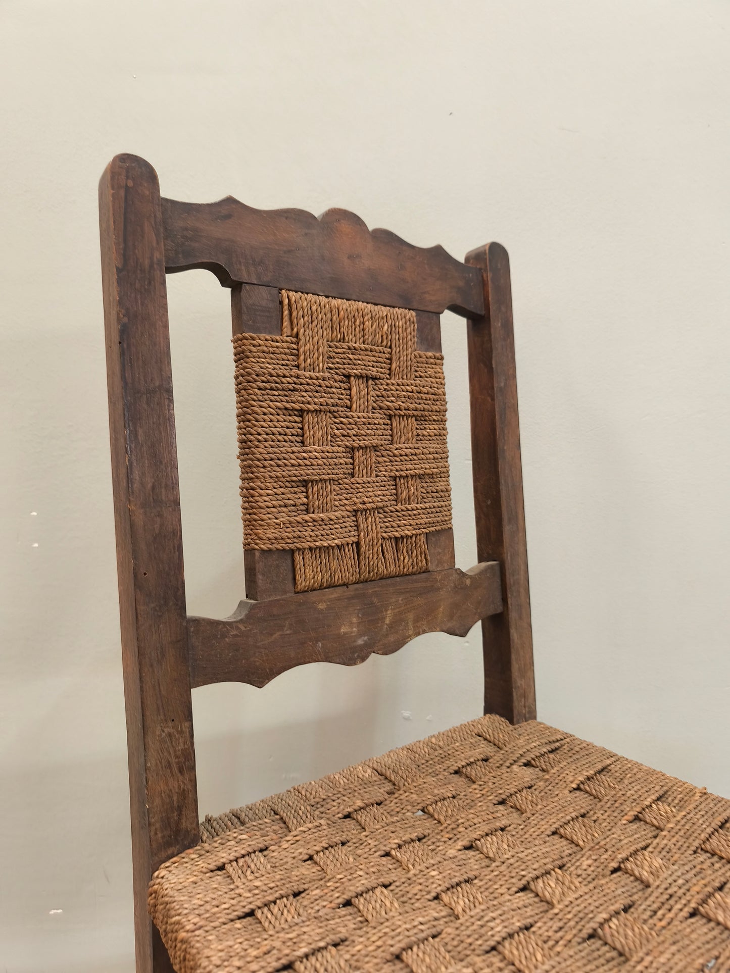 75203 Sedia in legno scuro e corda