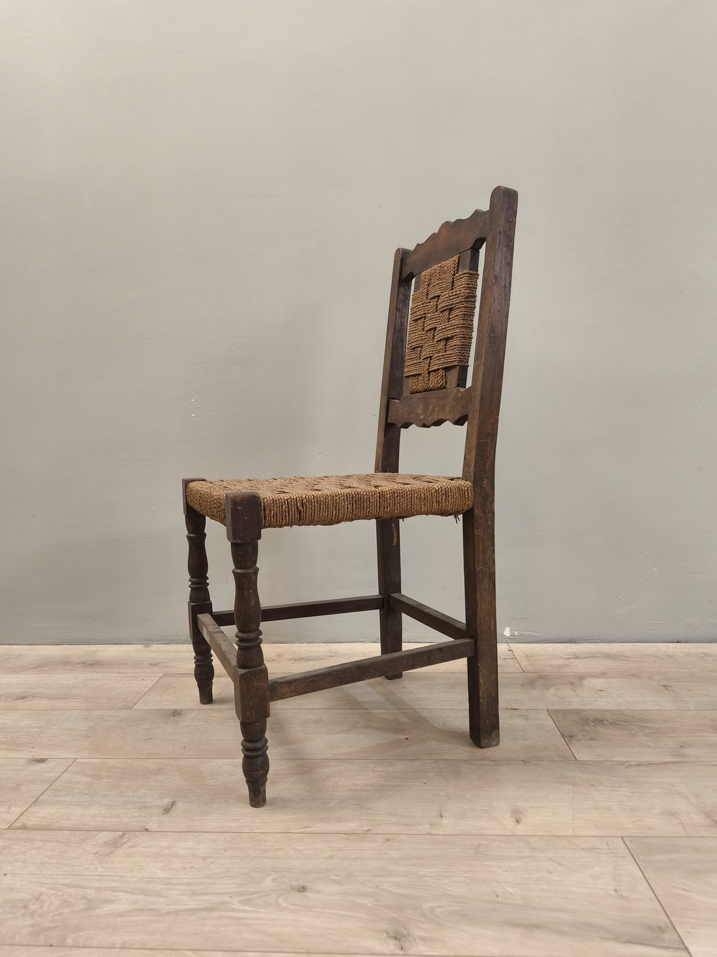 75203 Sedia in legno scuro e corda
