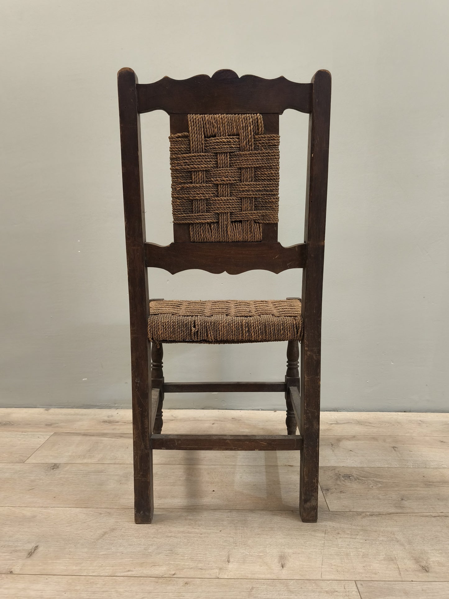 75203 Sedia in legno scuro e corda