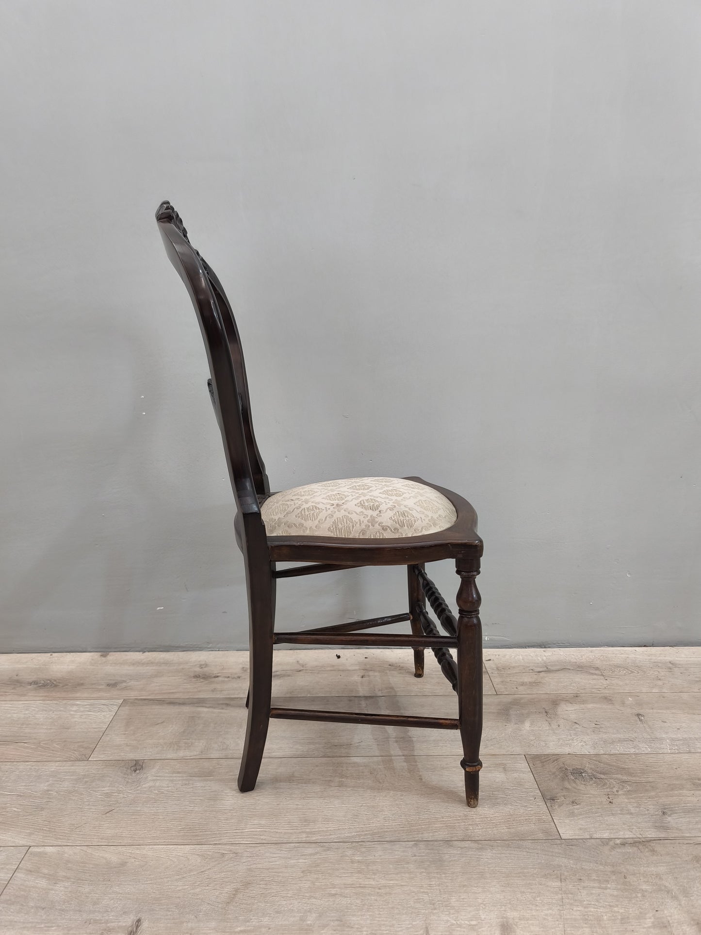 75271 Set n 4 sedie in legno con seduta in tessuto damascato color panna