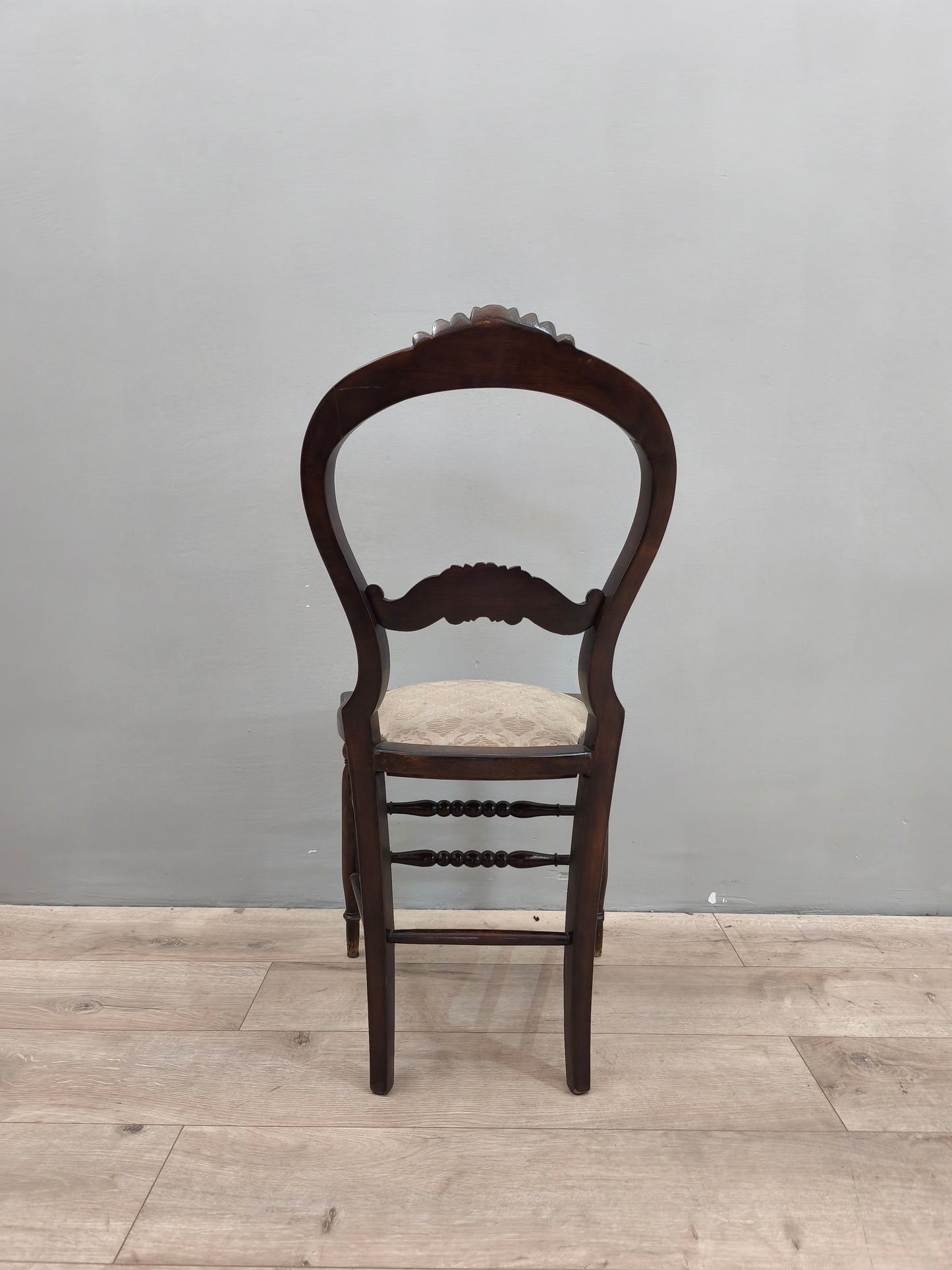 75271 Set n 4 sedie in legno con seduta in tessuto damascato color panna