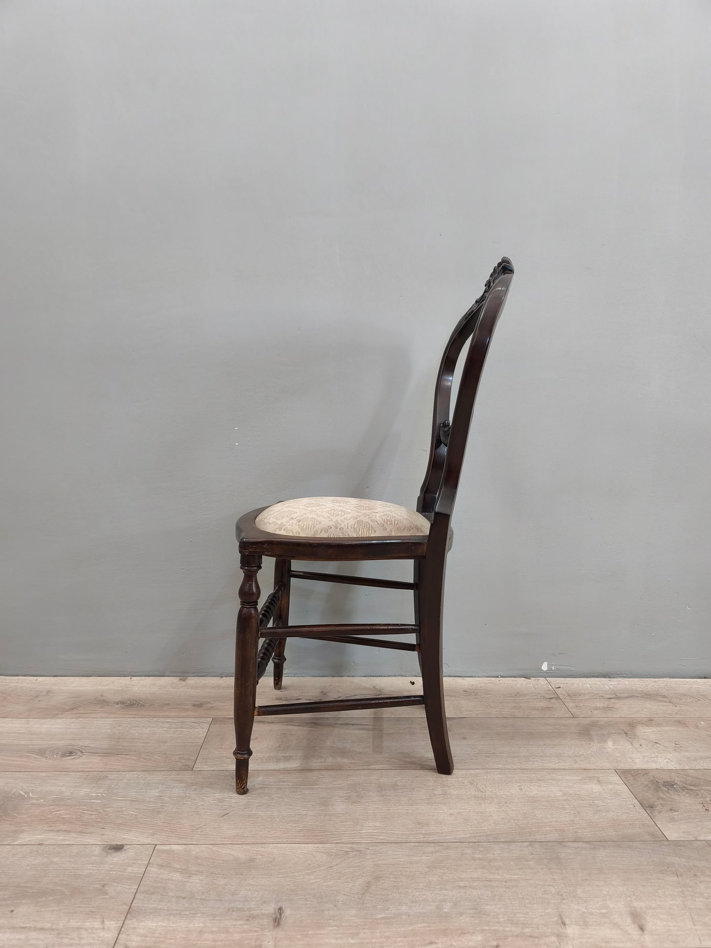 75271 Set n 4 sedie in legno con seduta in tessuto damascato color panna