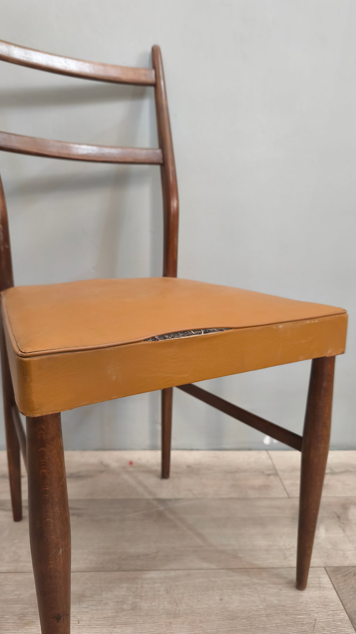 75758 Set n 6 sedie stile nordico con seduta in tessuto marrone