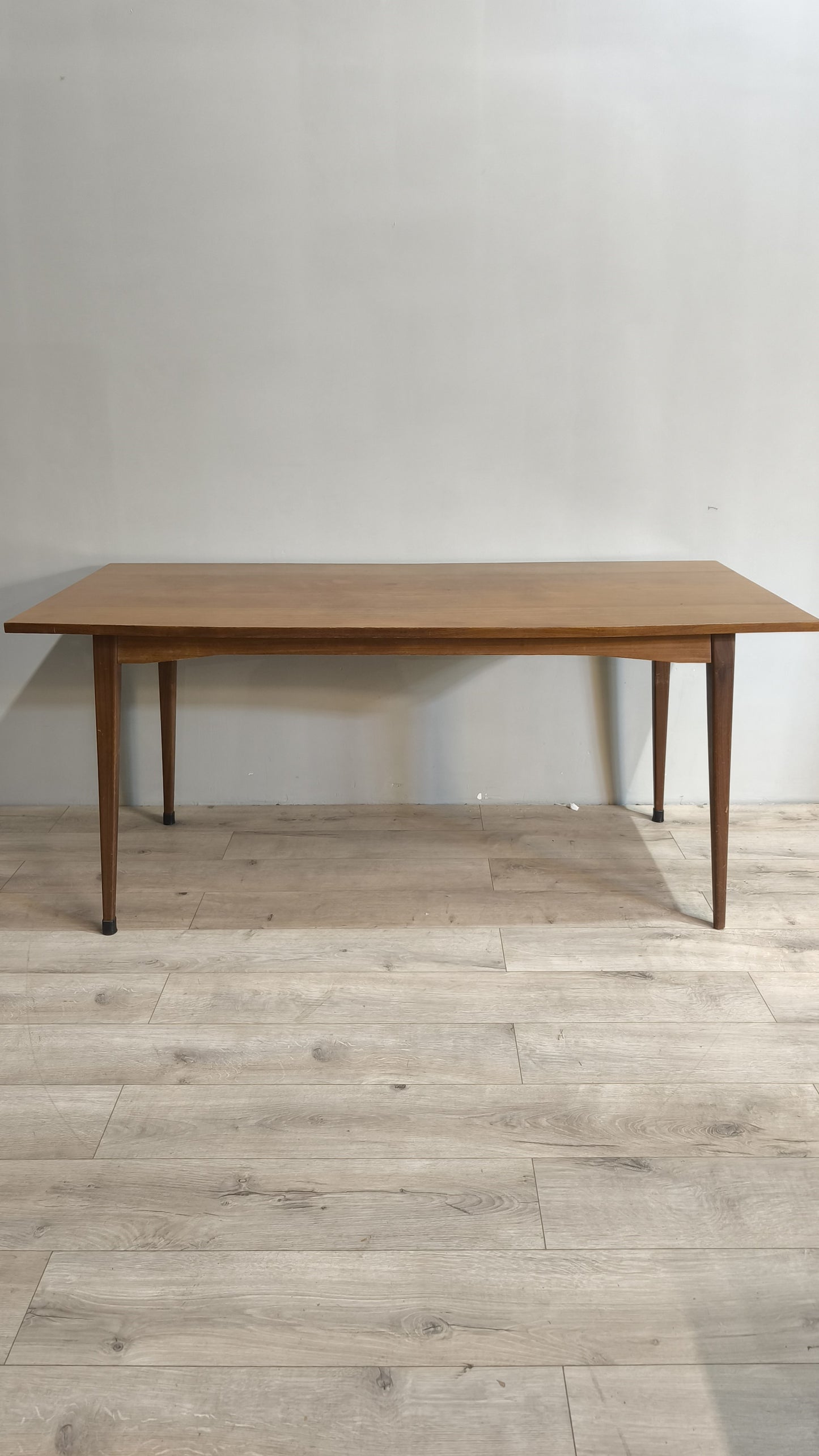 75786 Tavolo vintage in legno stile nordico