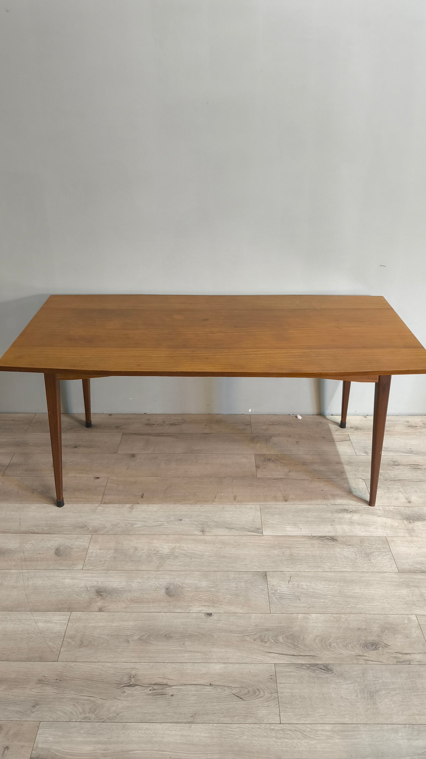 75786 Tavolo vintage in legno stile nordico