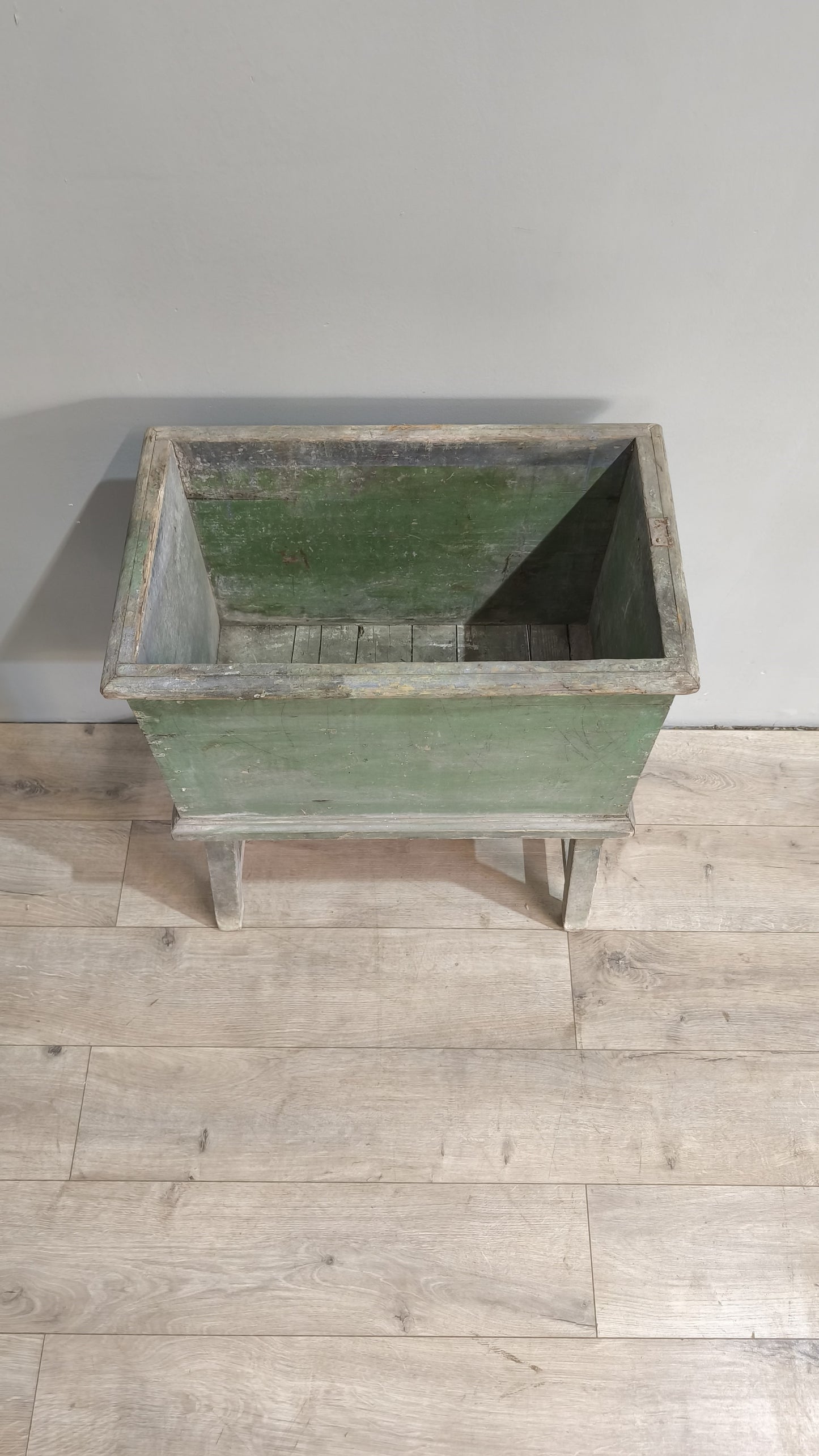 76939 Fioriera in legno dipinta