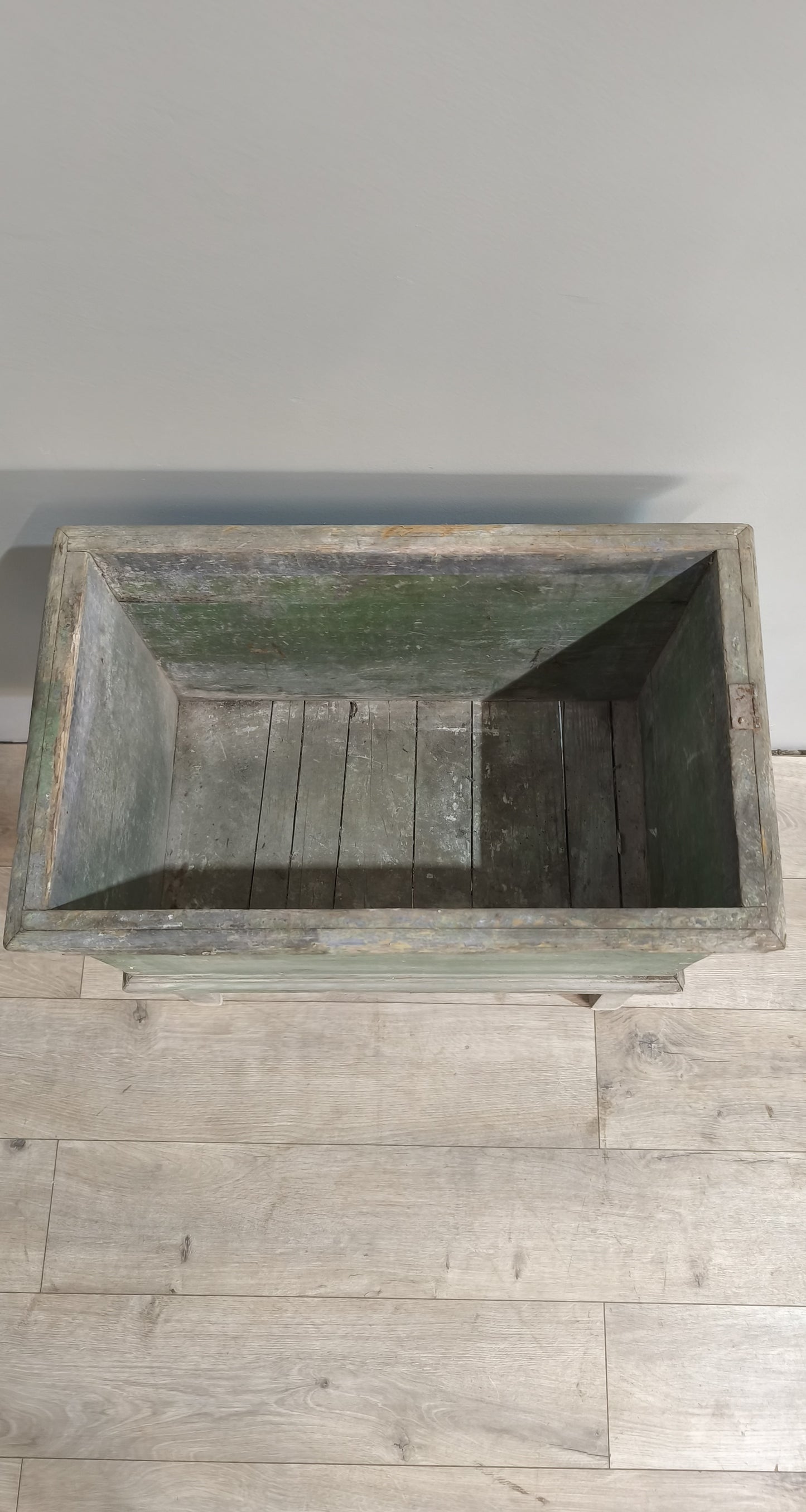 76939 Fioriera in legno dipinta