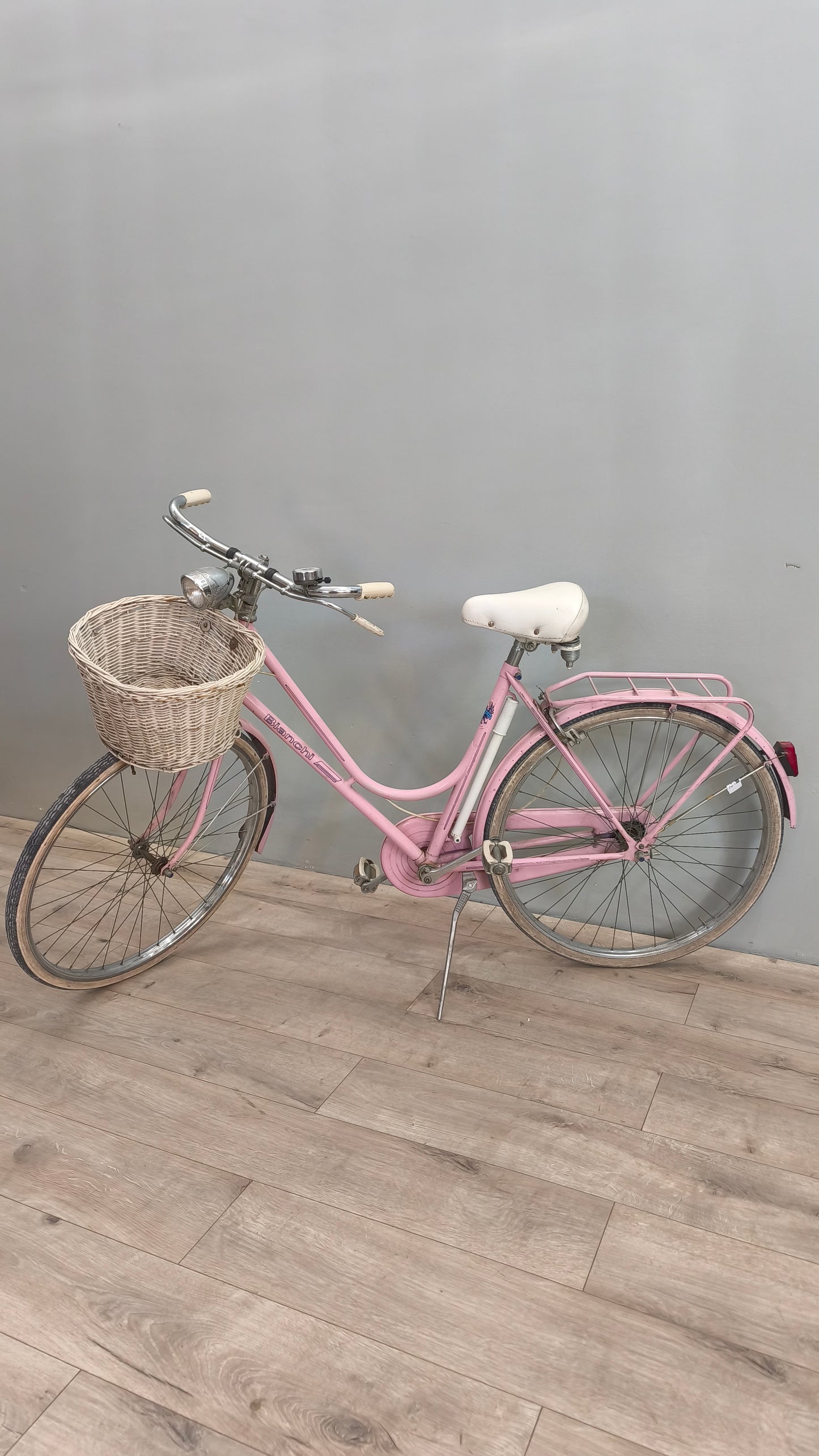 76945 Bicicletta Bianchi rosa con cestino
