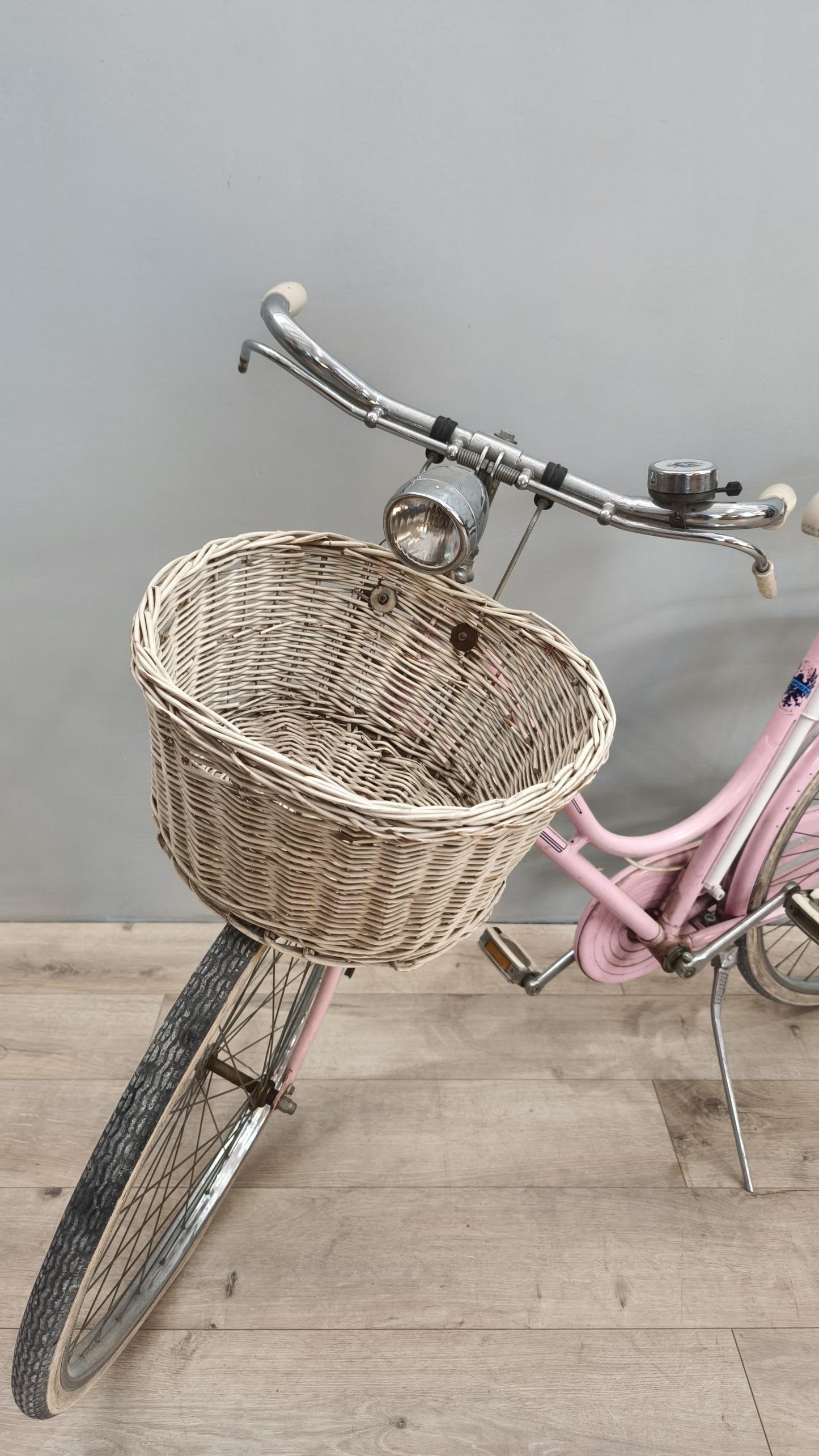 76945 Bicicletta Bianchi rosa con cestino
