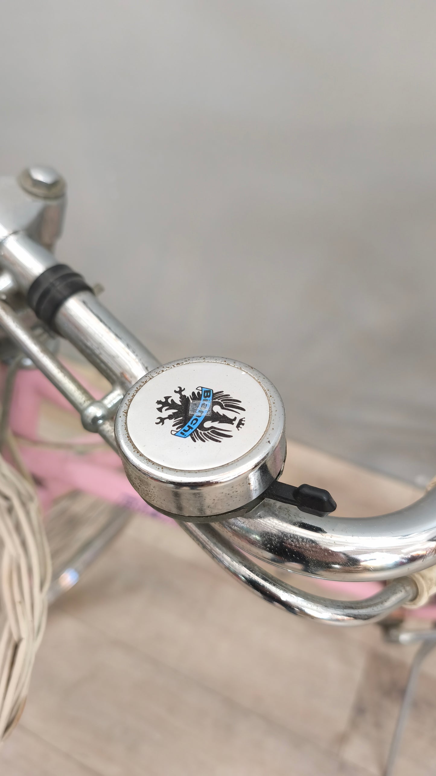 76945 Bicicletta Bianchi rosa con cestino