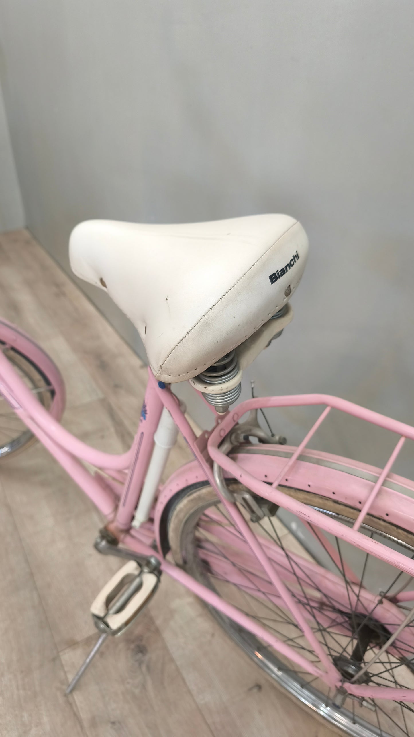 76945 Bicicletta Bianchi rosa con cestino
