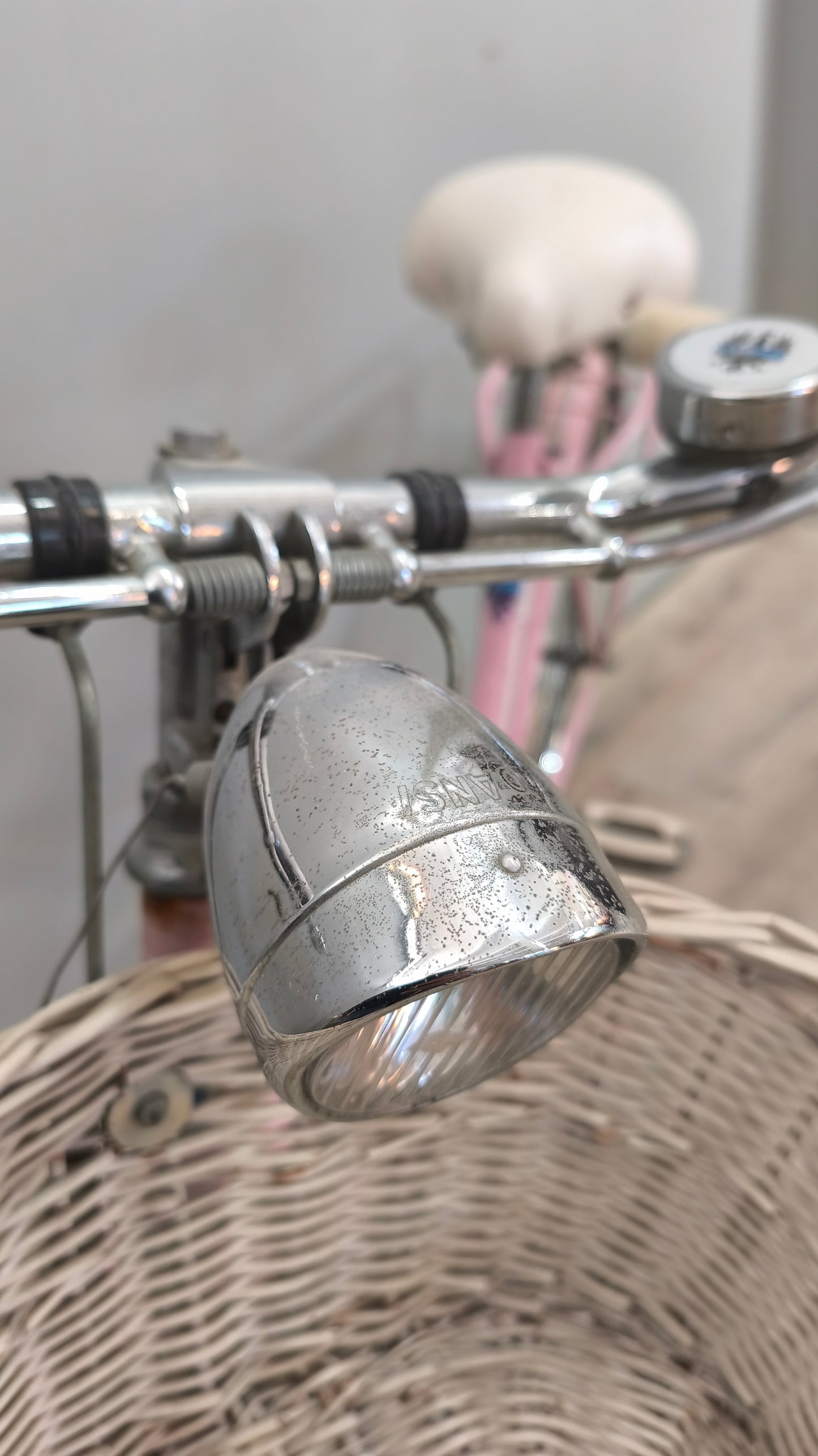 76945 Bicicletta Bianchi rosa con cestino