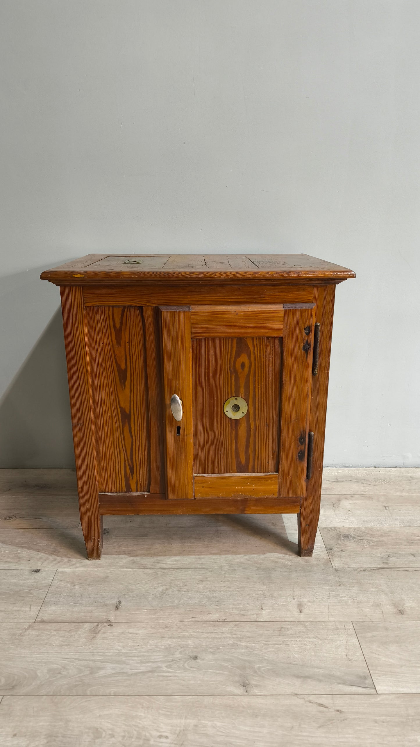 76954 Ghiacciaia vintage in legno