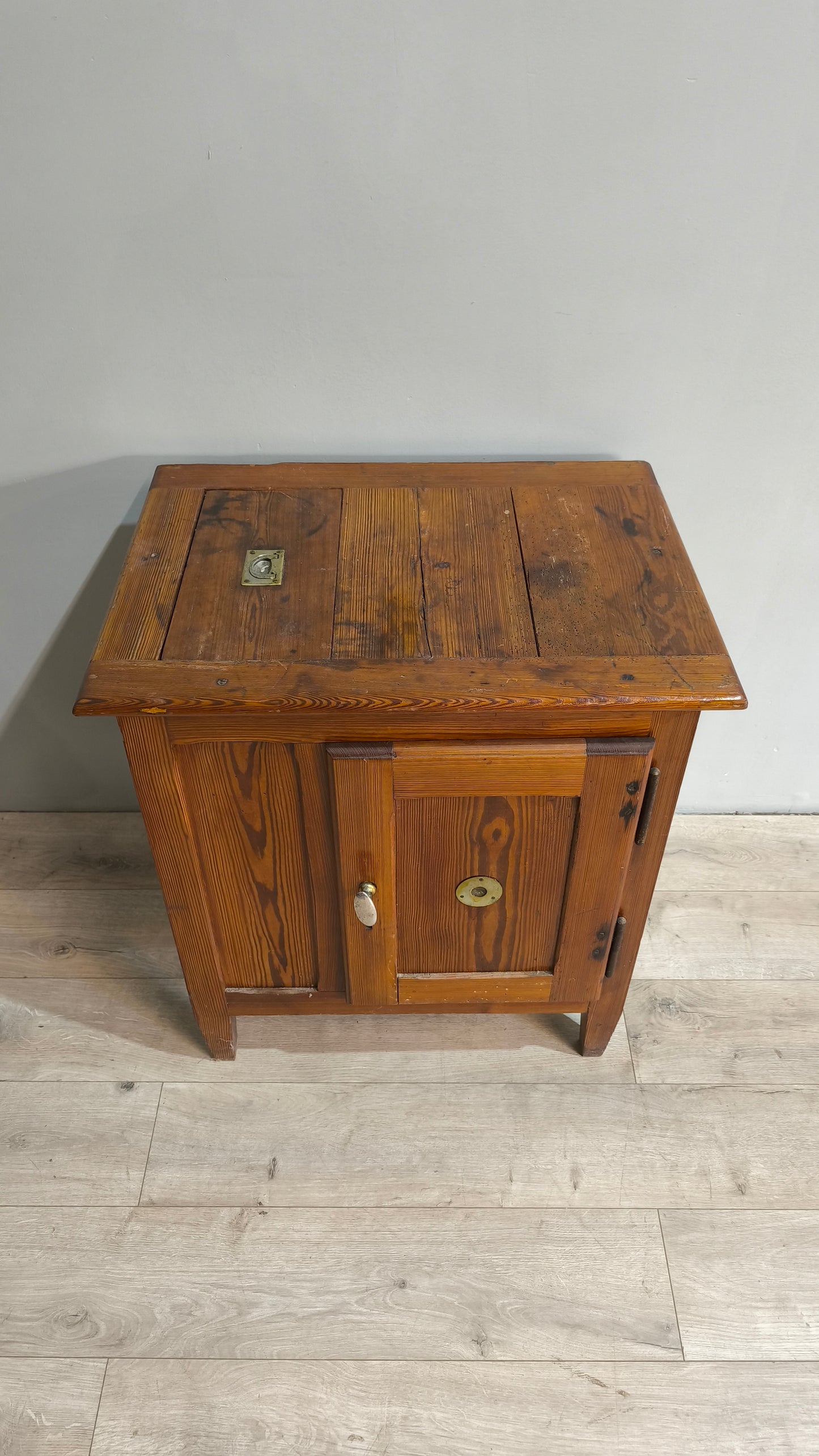 76954 Ghiacciaia vintage in legno