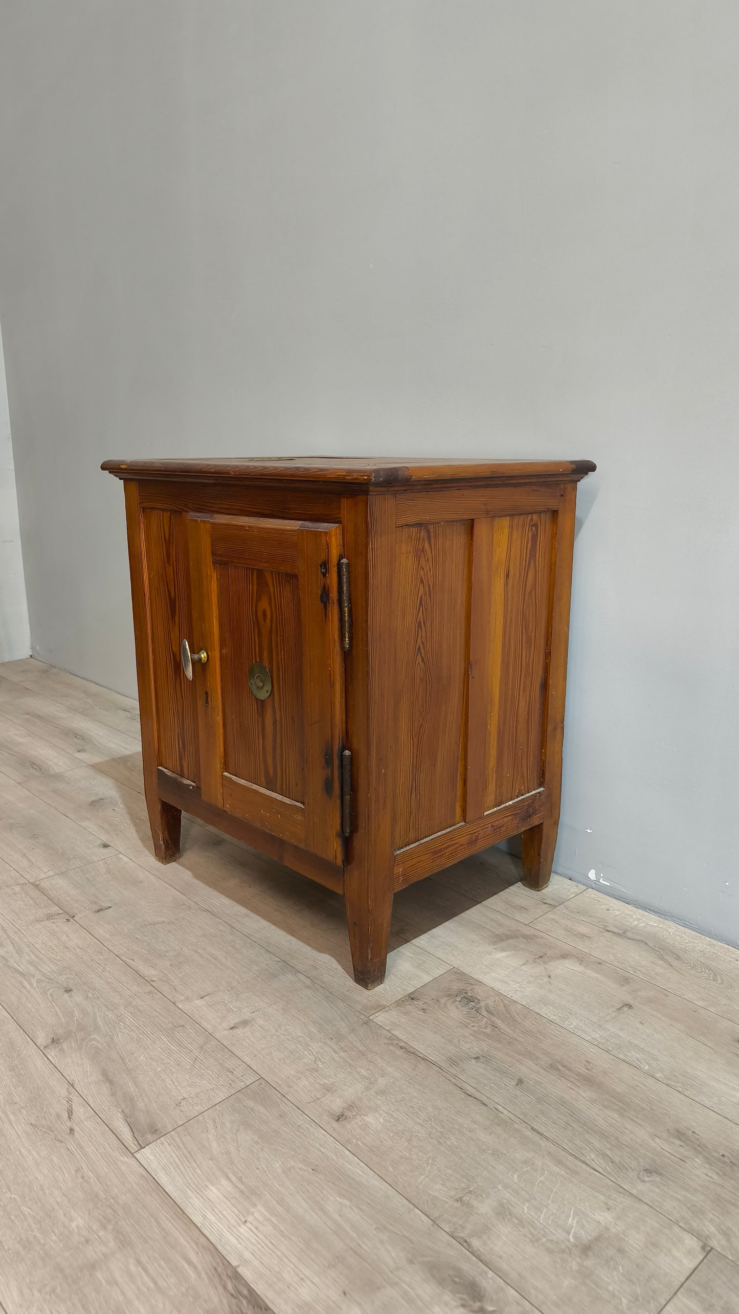 76954 Ghiacciaia vintage in legno