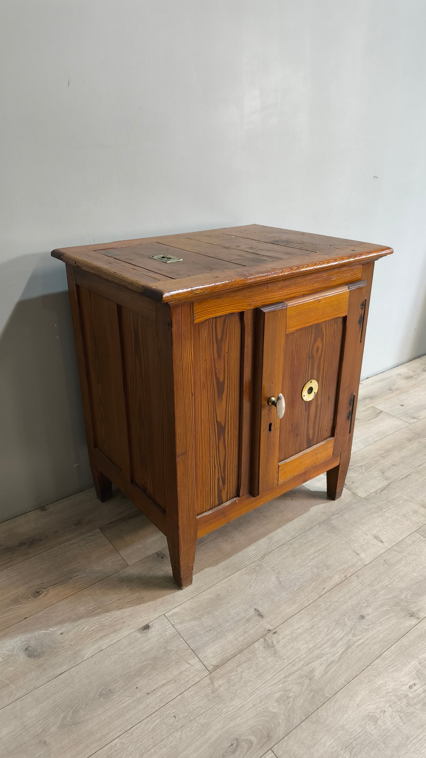 76954 Ghiacciaia vintage in legno