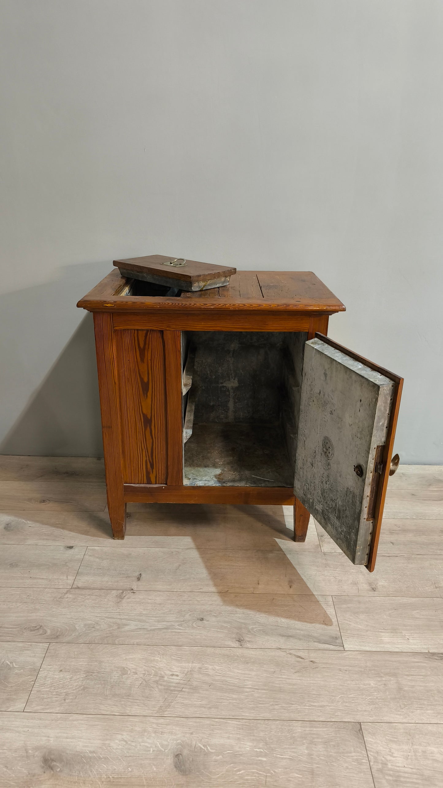 76954 Ghiacciaia vintage in legno