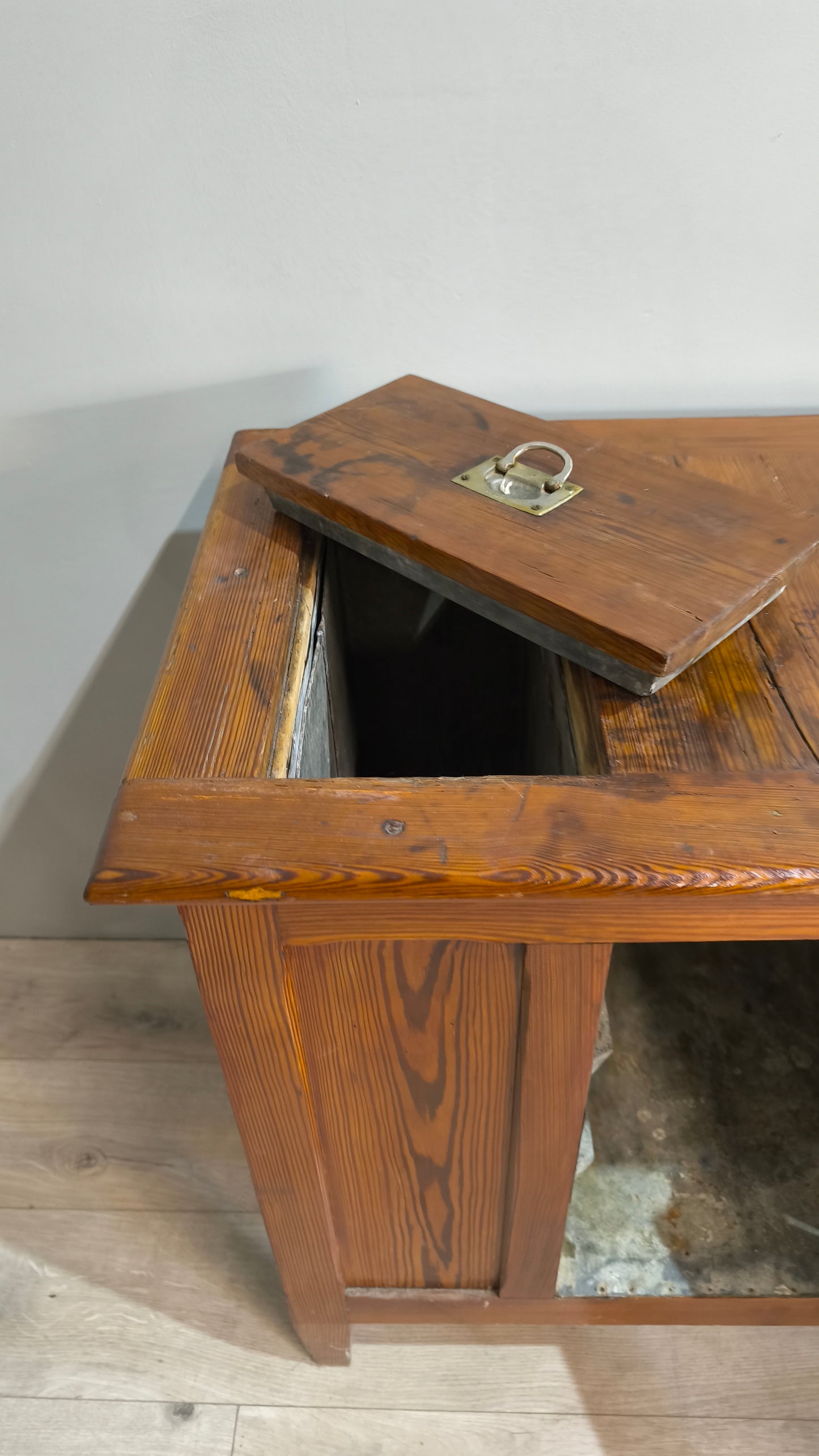 76954 Ghiacciaia vintage in legno