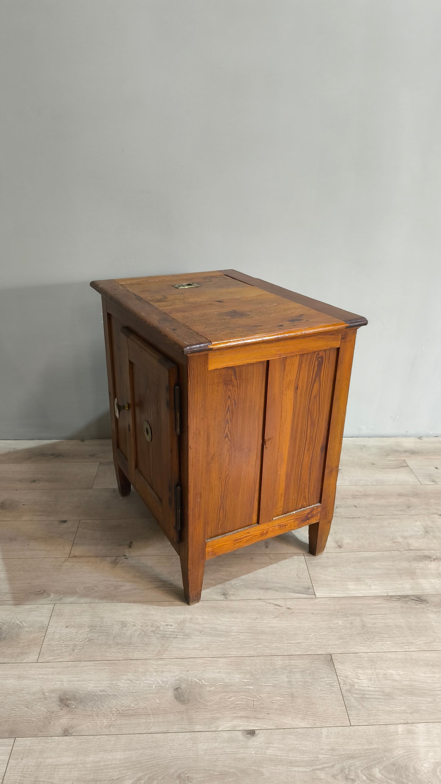 76954 Ghiacciaia vintage in legno
