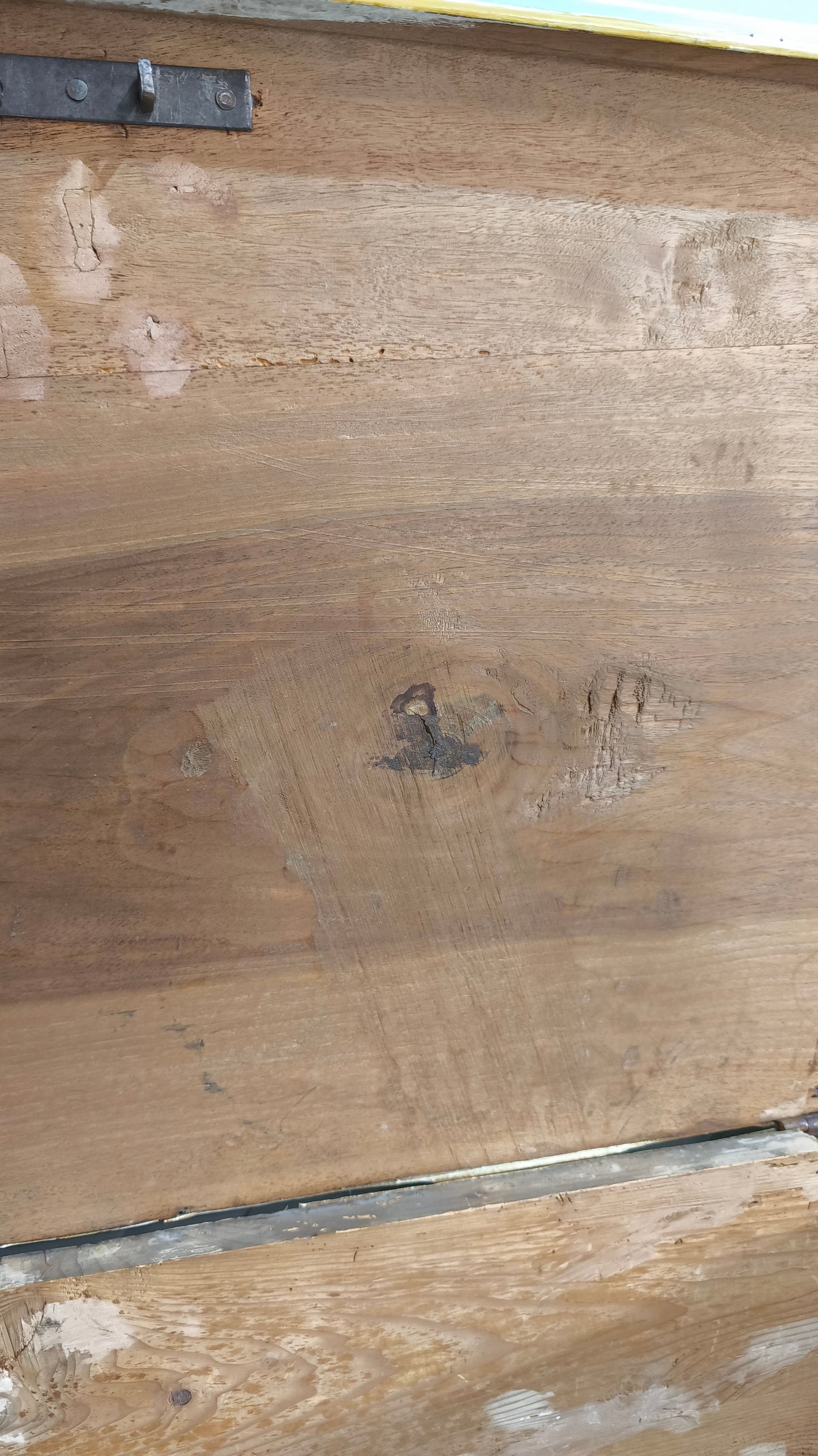76964 Madia in legno massello dipinta in verde chiaro