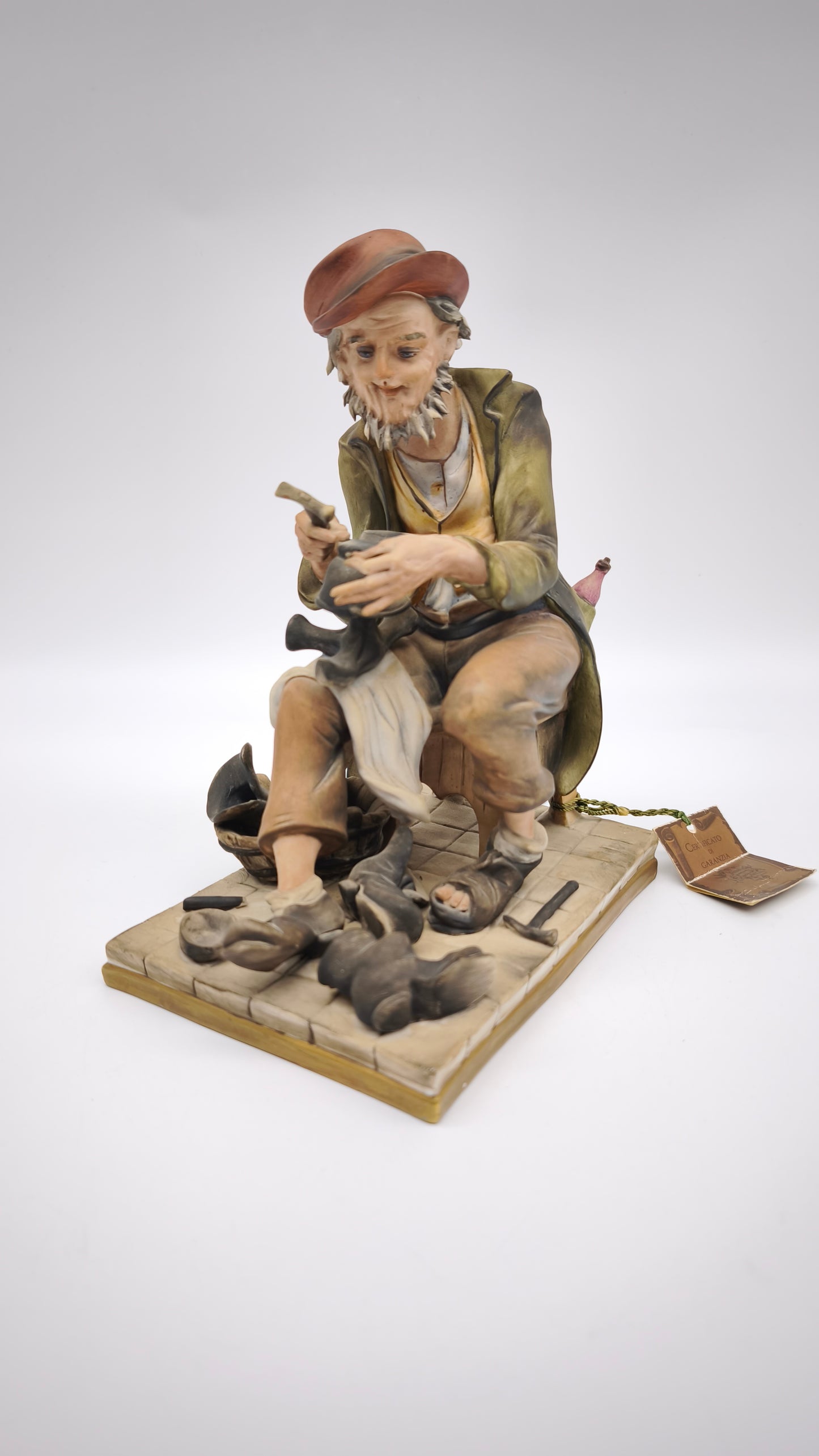 77363 Statuina Nico Venzo in porcellana biscuit, Capodimonte, calzolaio