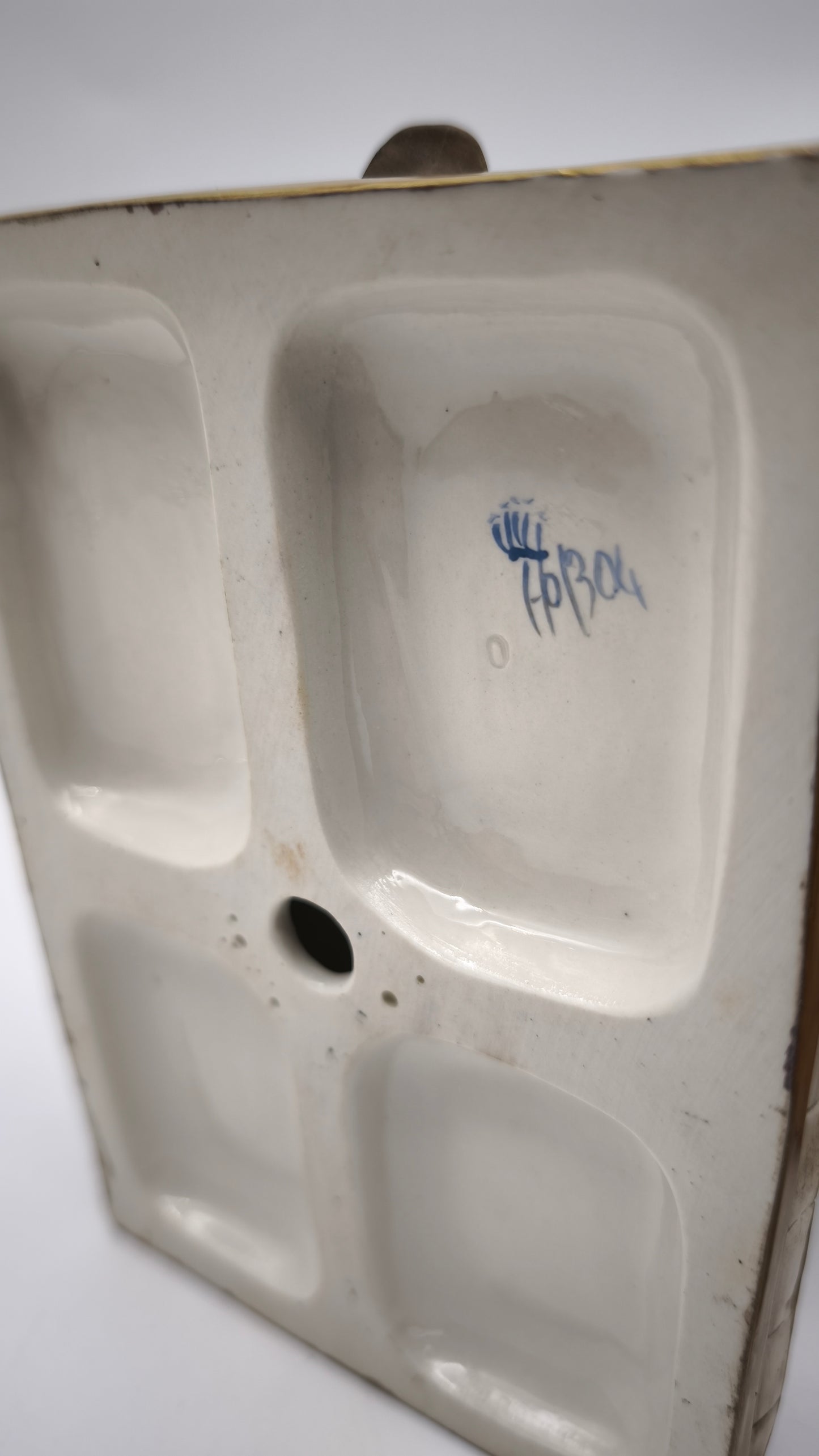 77363 Statuina Nico Venzo in porcellana biscuit, Capodimonte, calzolaio